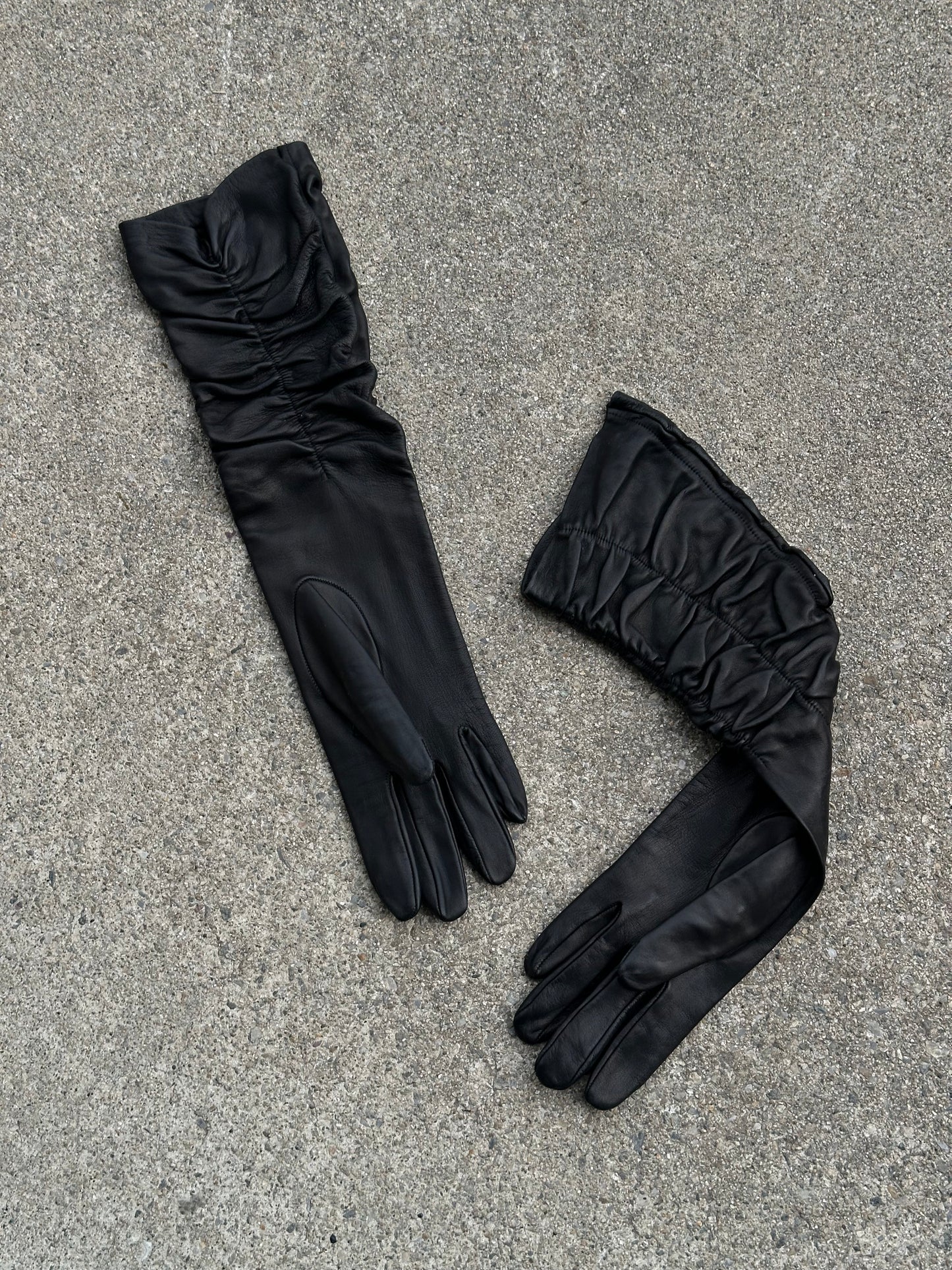 LEATHER GLOVES