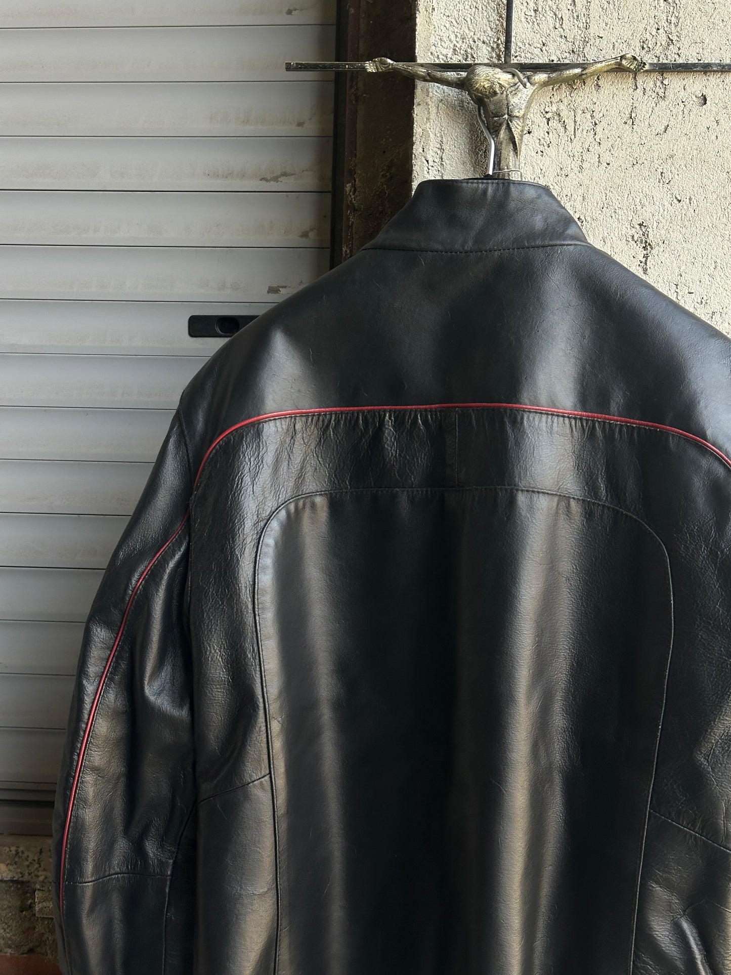 BLACK LEATHER JACKET
