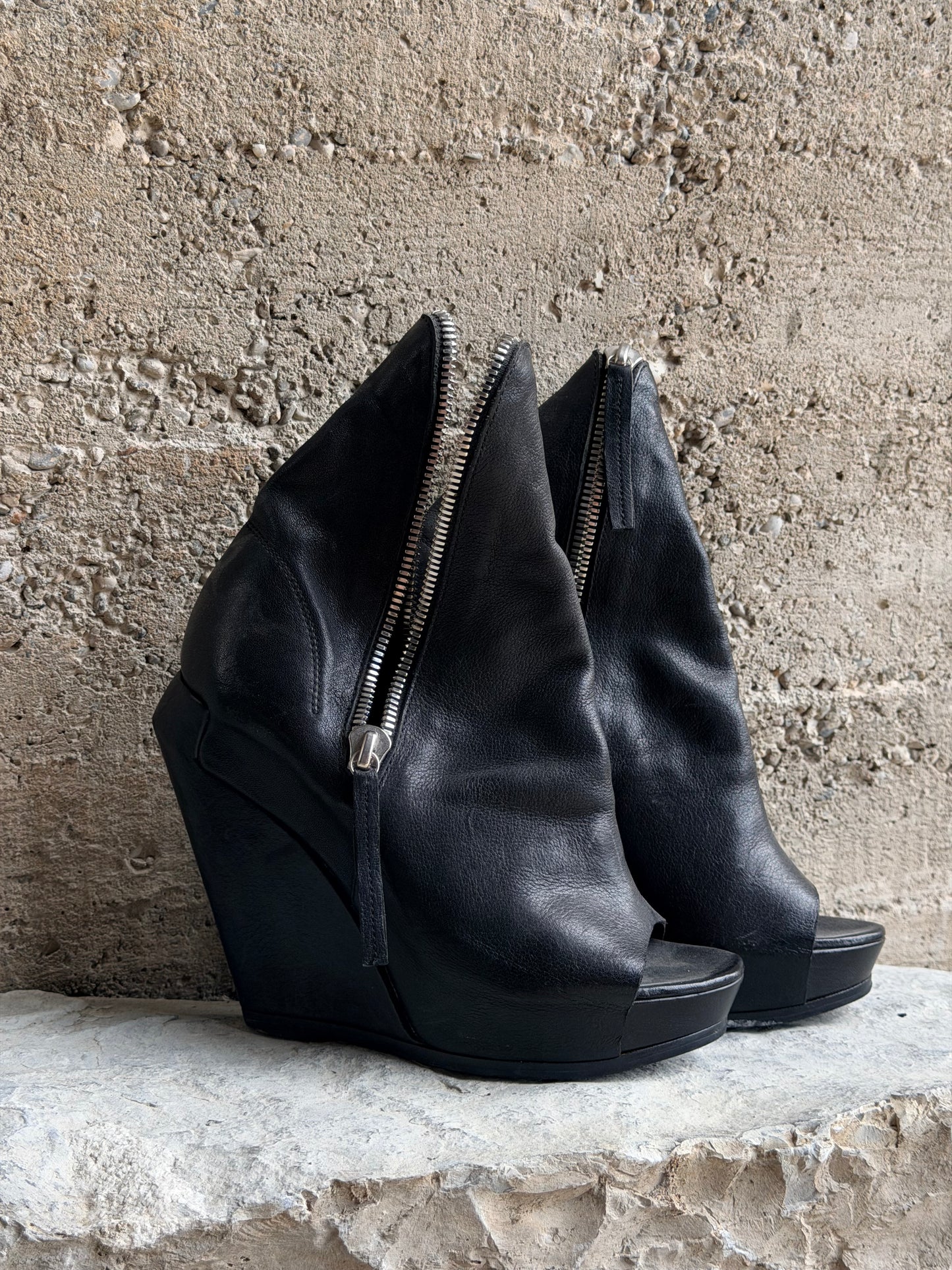 CINZIA ARAIA ZIPPED WEDGE