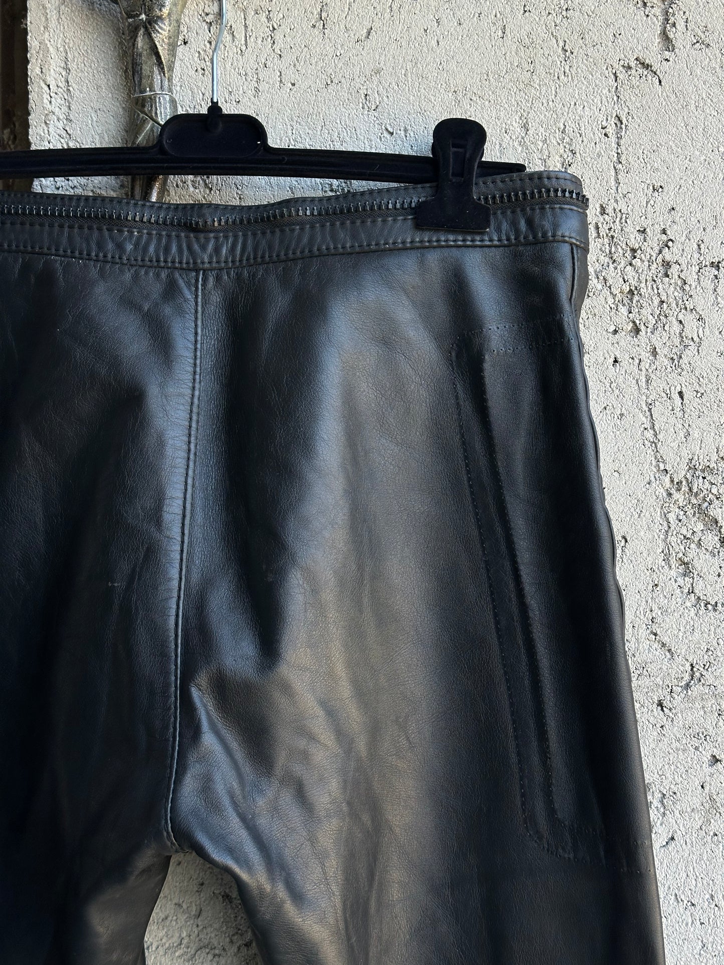 LEATHER MOTOR ZIPPED PANTS