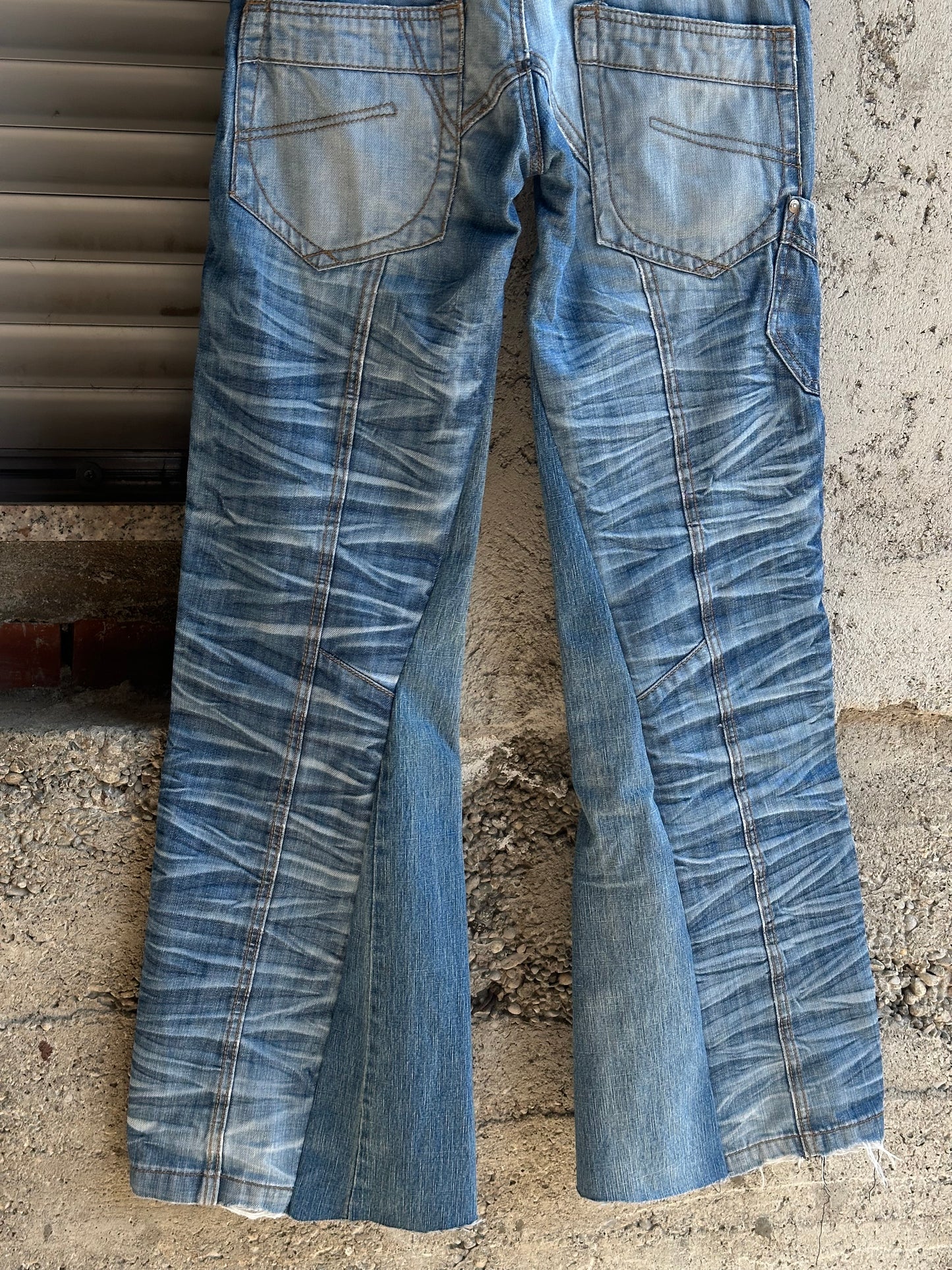 FLARED FADES DENIM