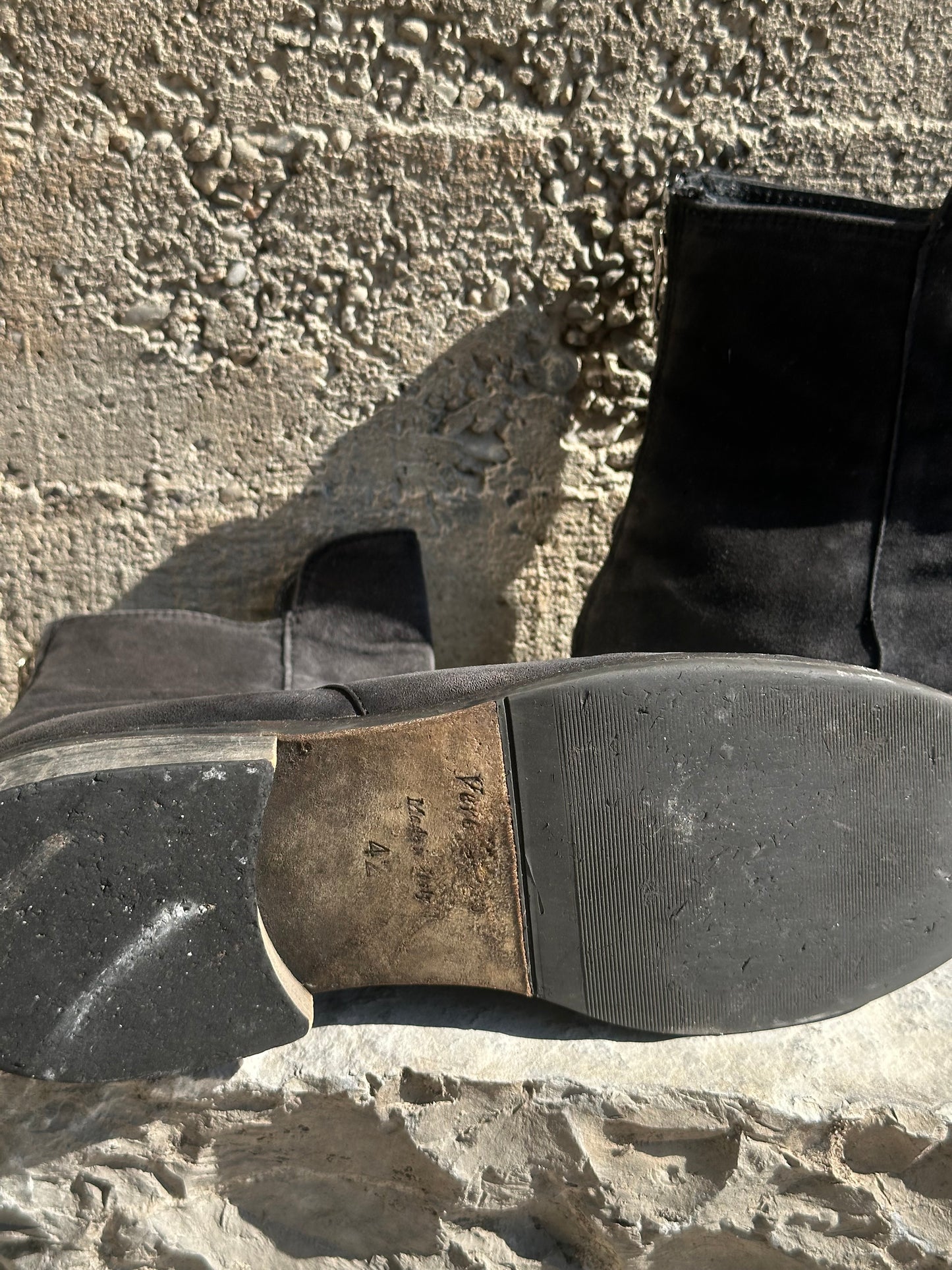 BLACK SUEDE ZIPPED BOOTS