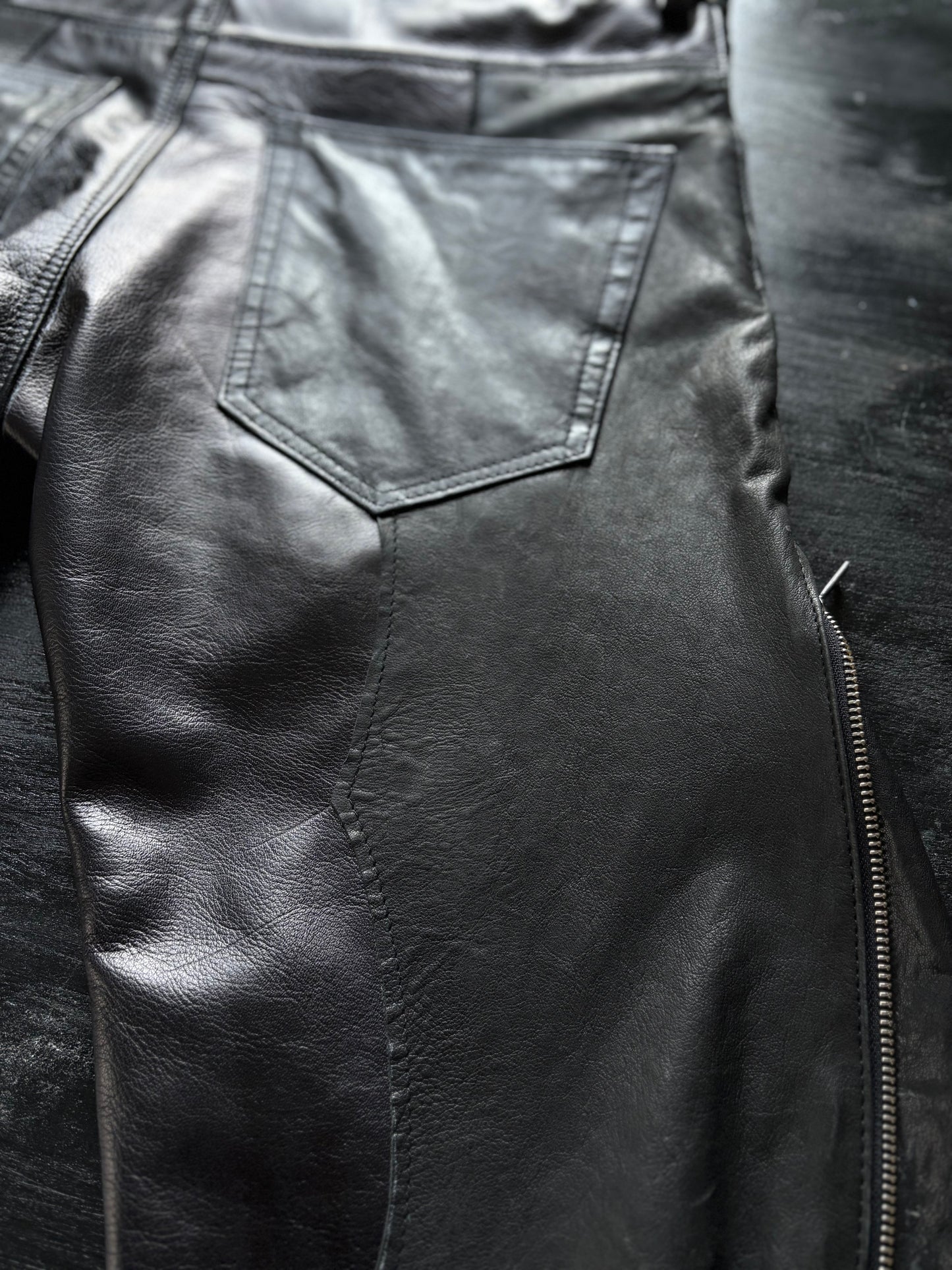 ALEKSANDER CECCO “TOMAR” LEATHER SHORTS