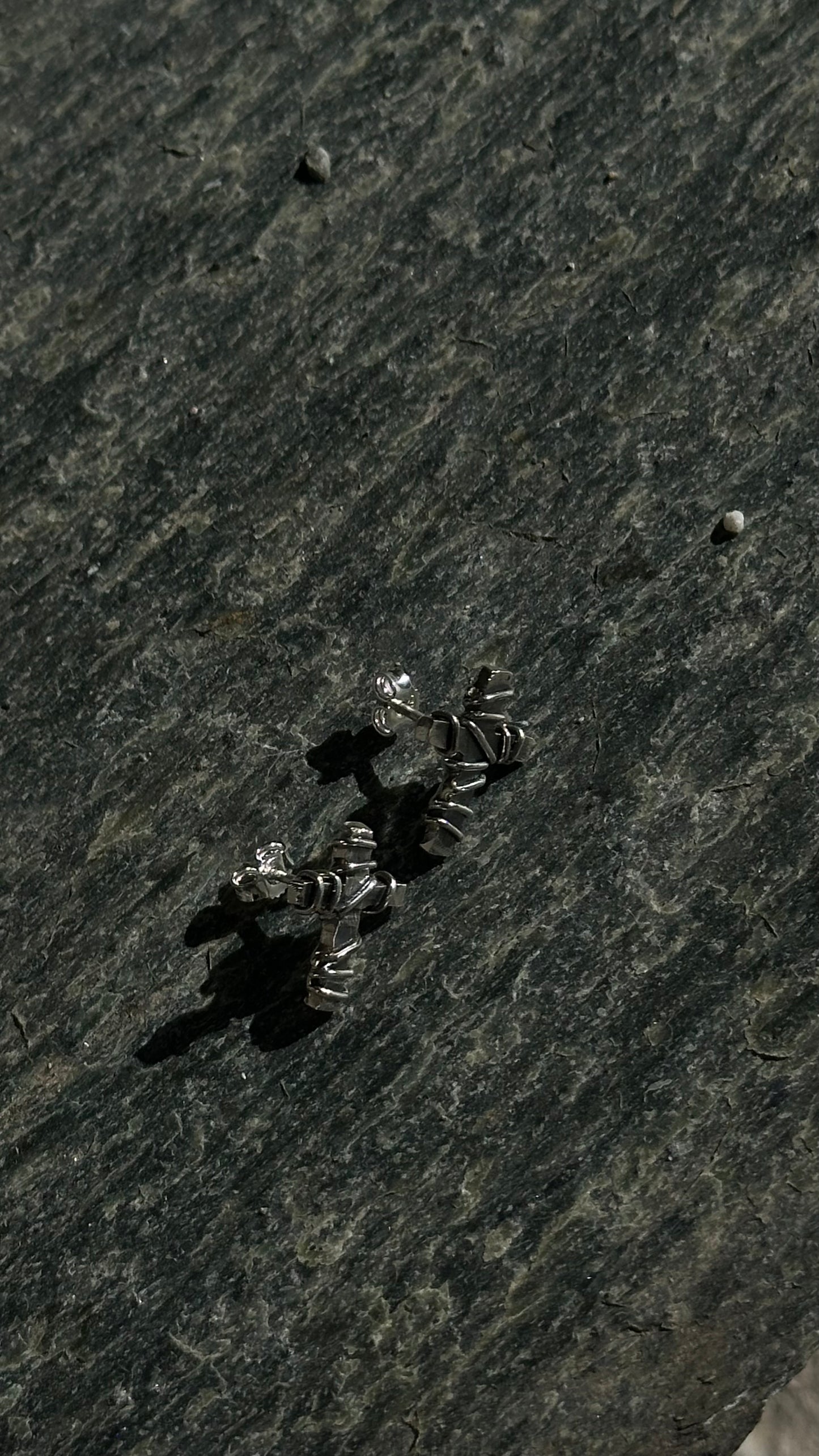 HAILV SMALL CROSS EARRINGS WRAPPED IN SILVER