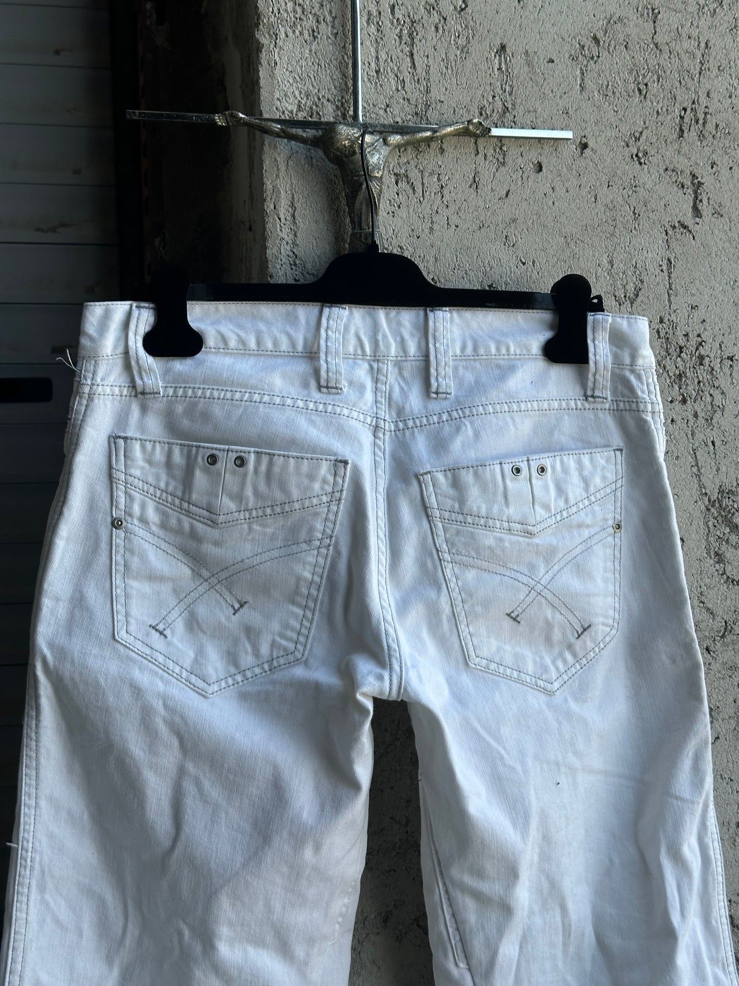 MULTI ZIPPED WHITE DENIM FLARED PANTS