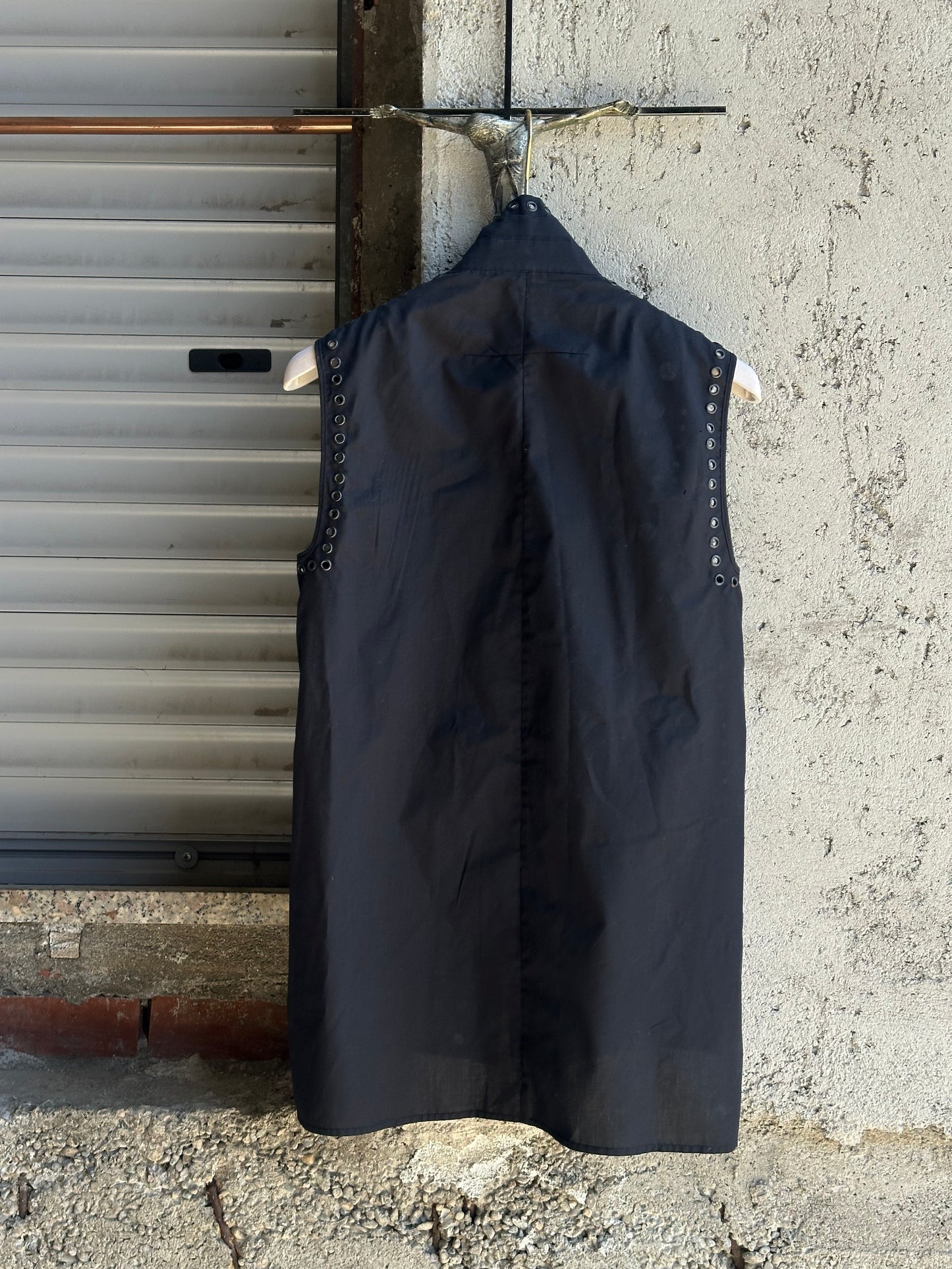 GIVENCHY EYELETS SLEEVELESS SHIRT