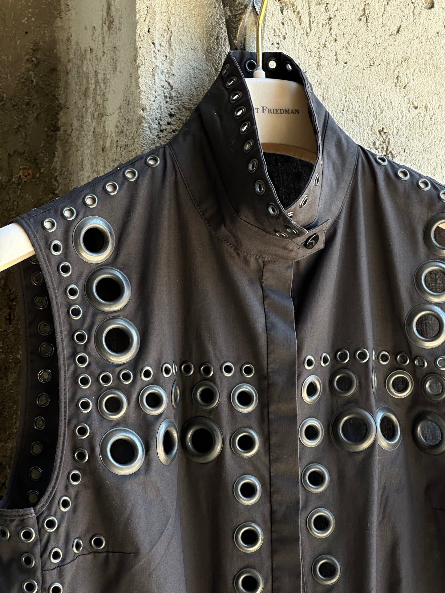 GIVENCHY EYELETS SLEEVELESS SHIRT