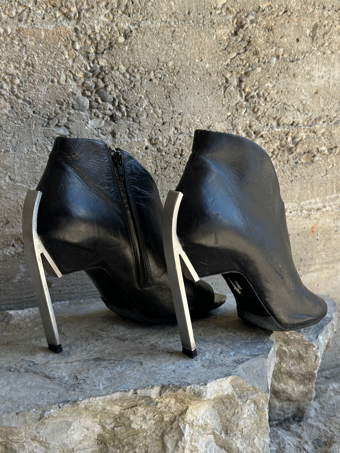 VIC MATIÈ LEATHER ALUMINIUM HEELS