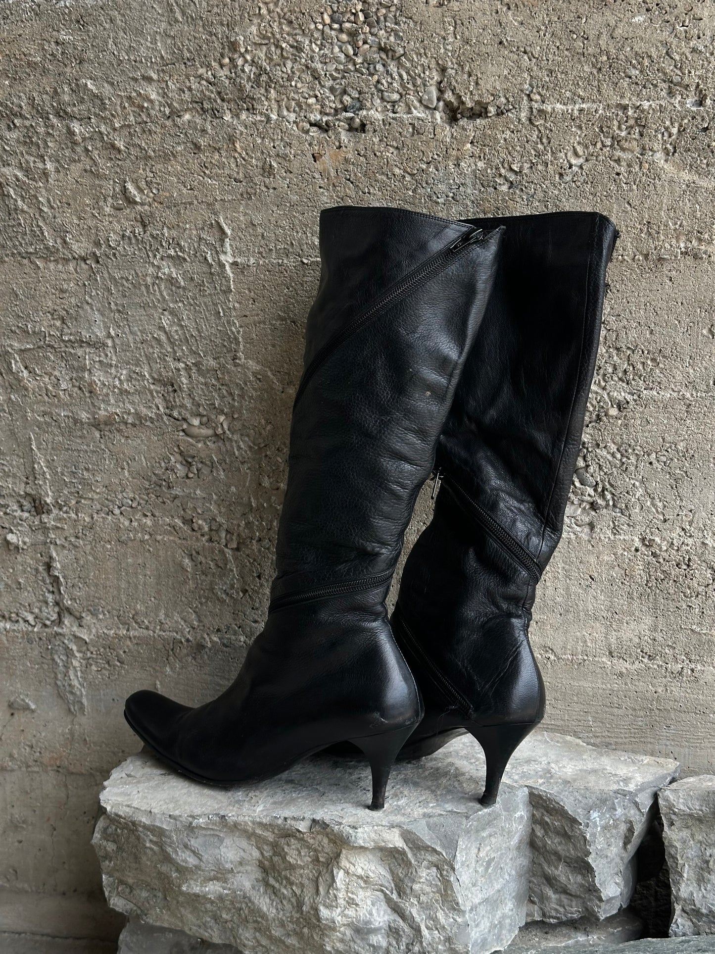 LEATHER TORNADO ZIPPED BOOTS