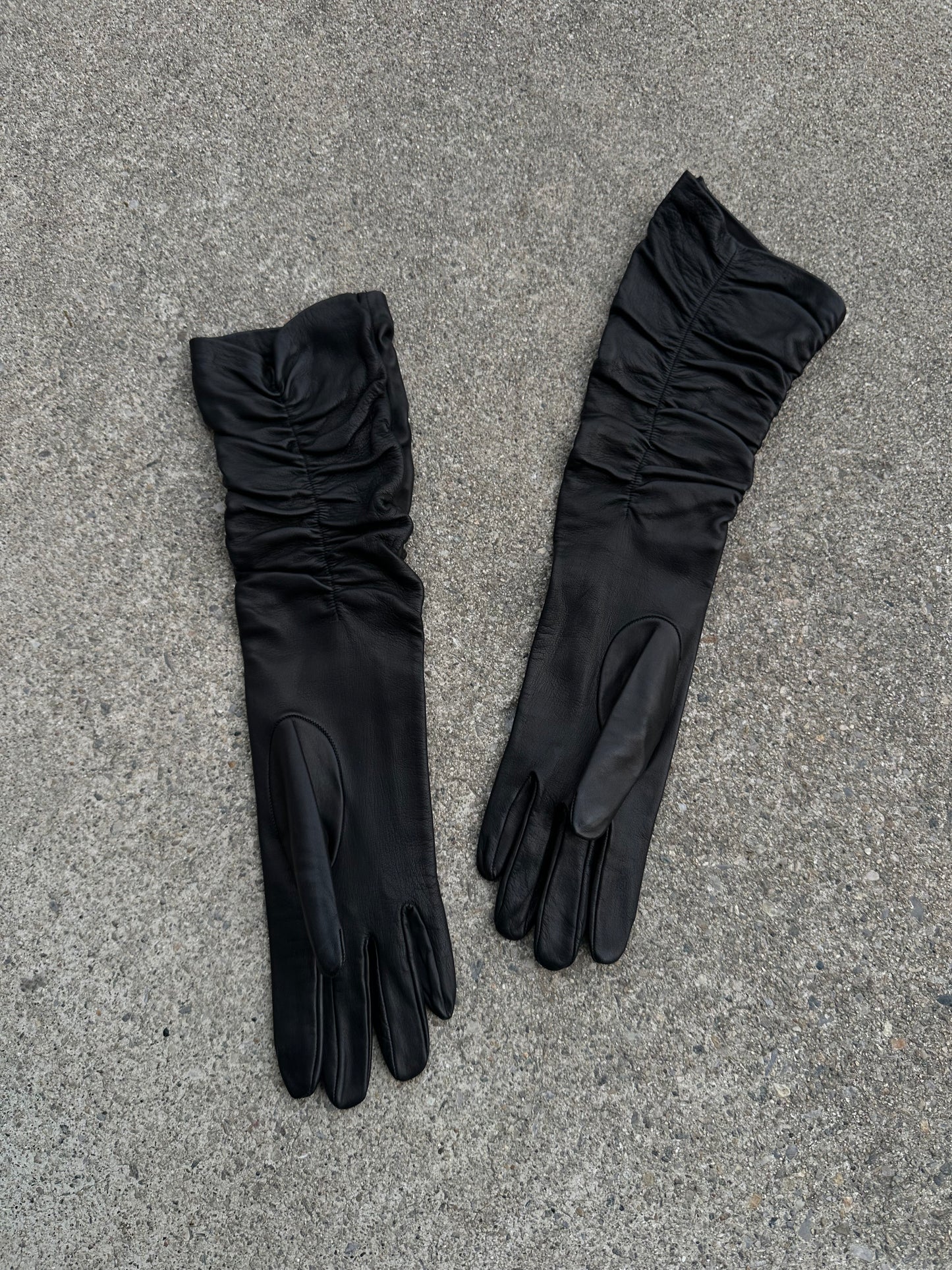 LEATHER GLOVES