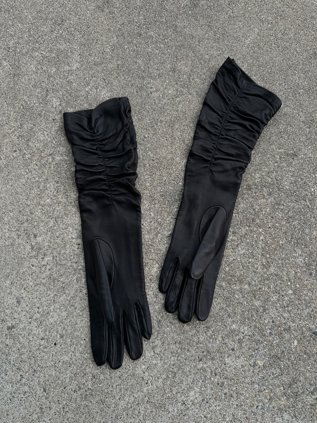 LEATHER GLOVES