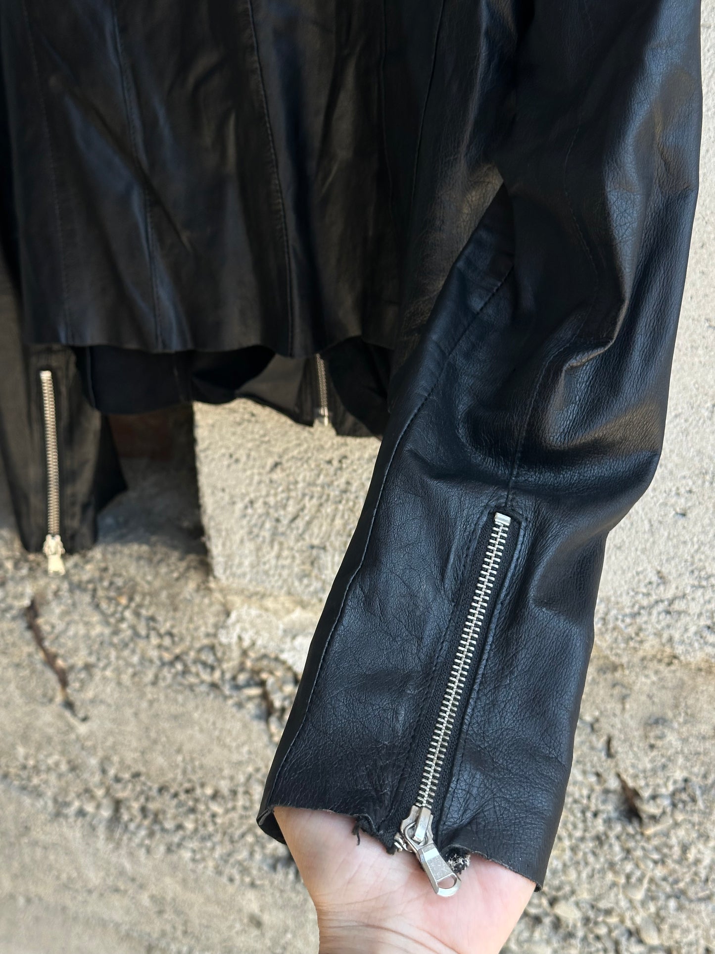 LAMBSKIN ZIPPED OPEN NECK LEATHER JACKET