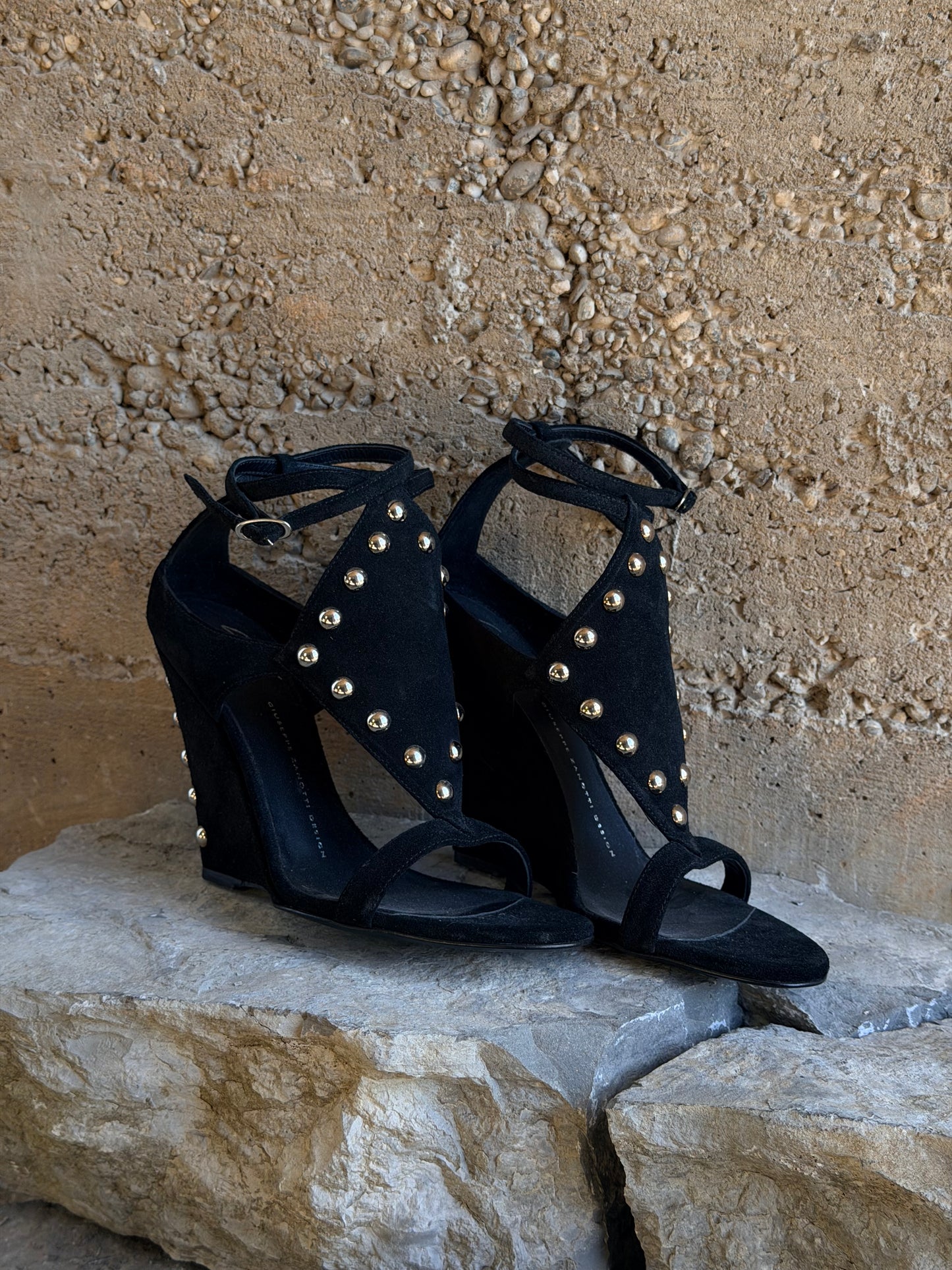 GIUSEPPE ZANOTTI STUDDED SUEDE SANDALS