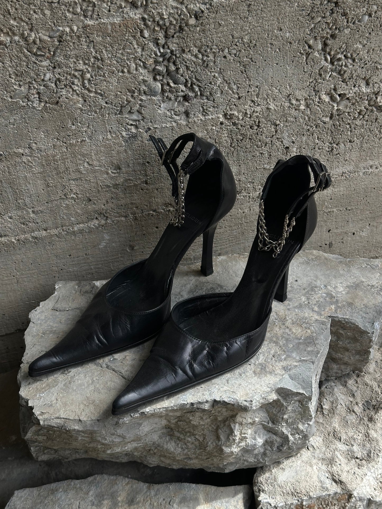 ANKLE CHAIN LEATHER SANDALS