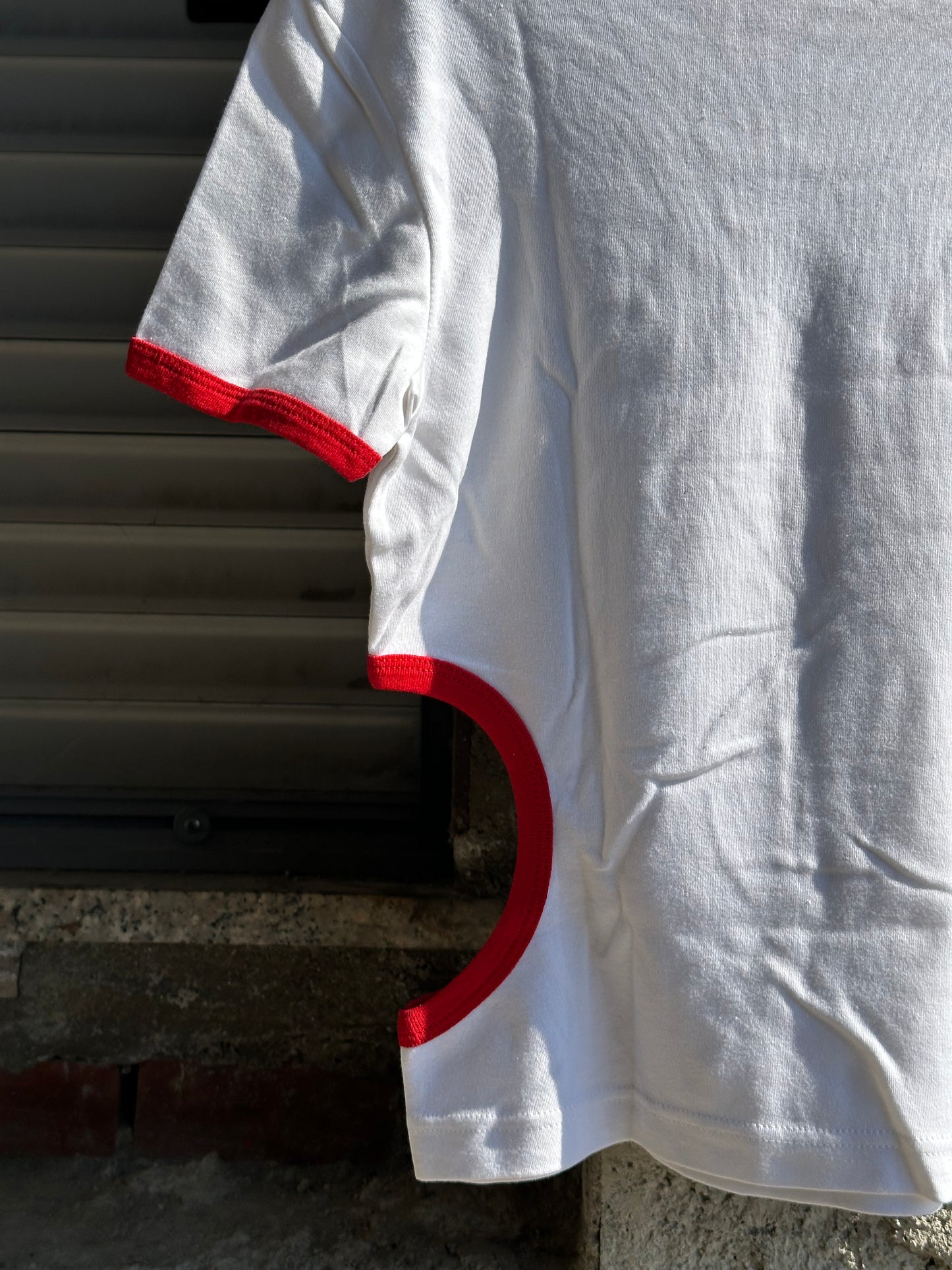 CUT OUT WHITE AND RED T-SHIRT