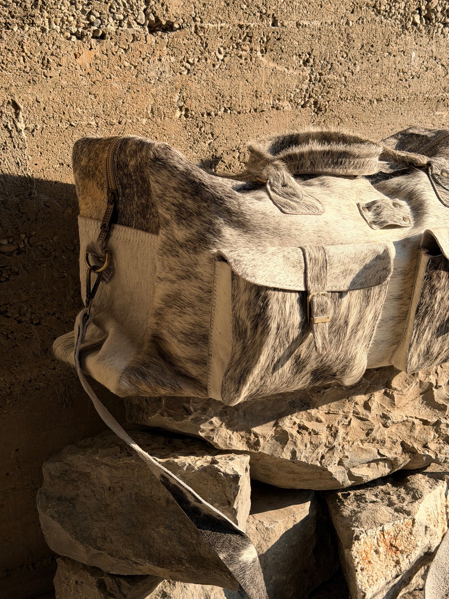 CARGO POCKETS COWHIDE TRAVEL BAG