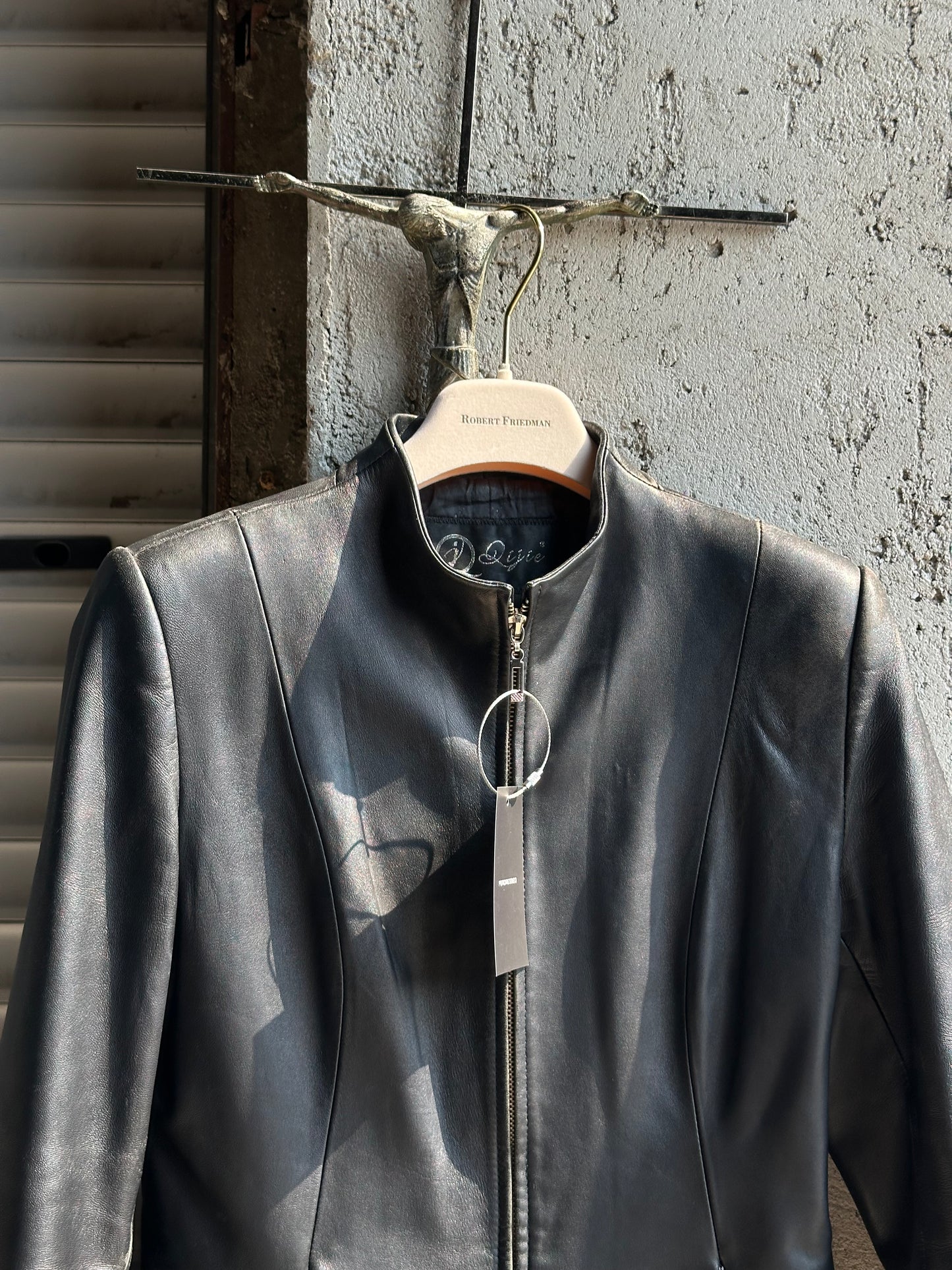 STRUCTURED ZIPPED JACKET