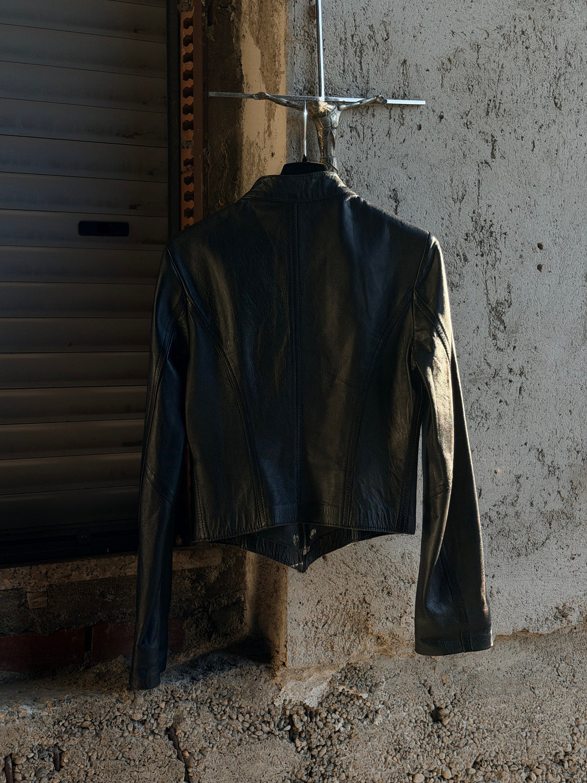 V SHAPE EYELETS JACKEY