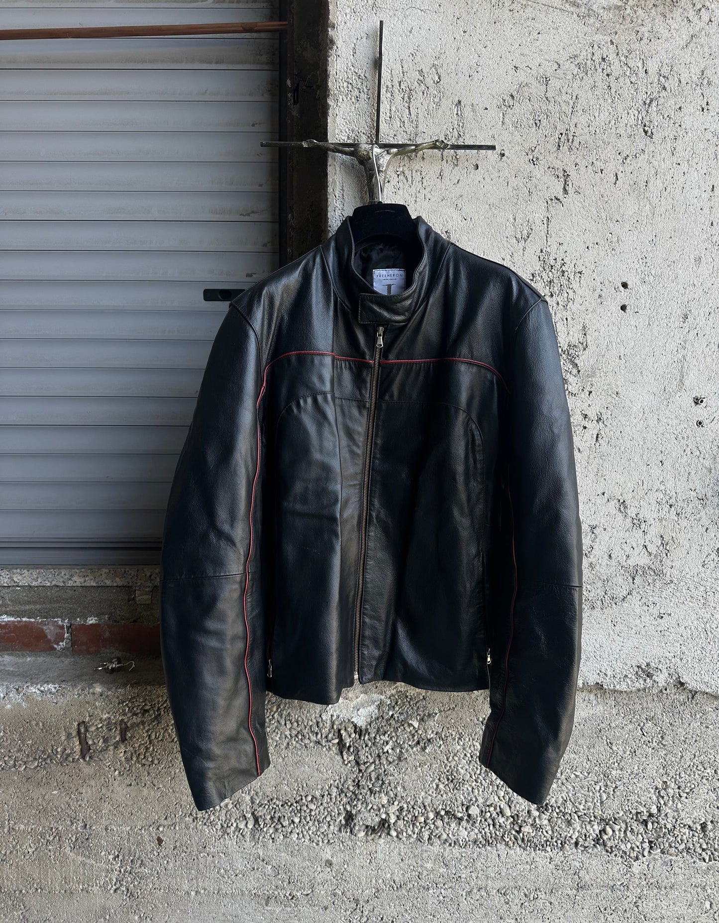 BLACK LEATHER JACKET