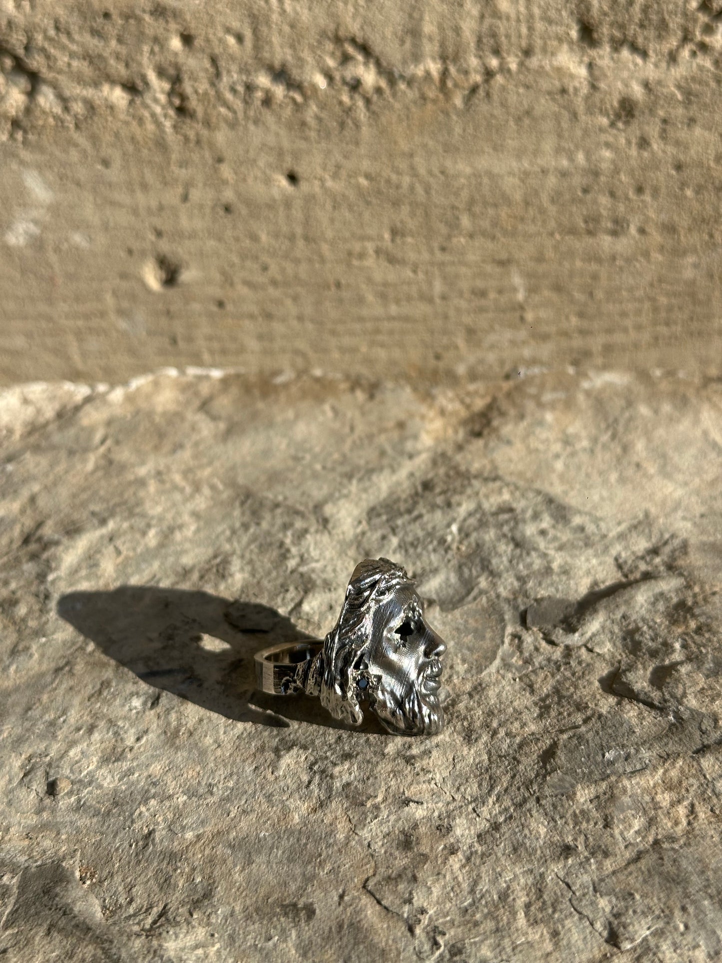 HAILV RELIC OF CHRIST WITH BLACK STONES SILVER RING