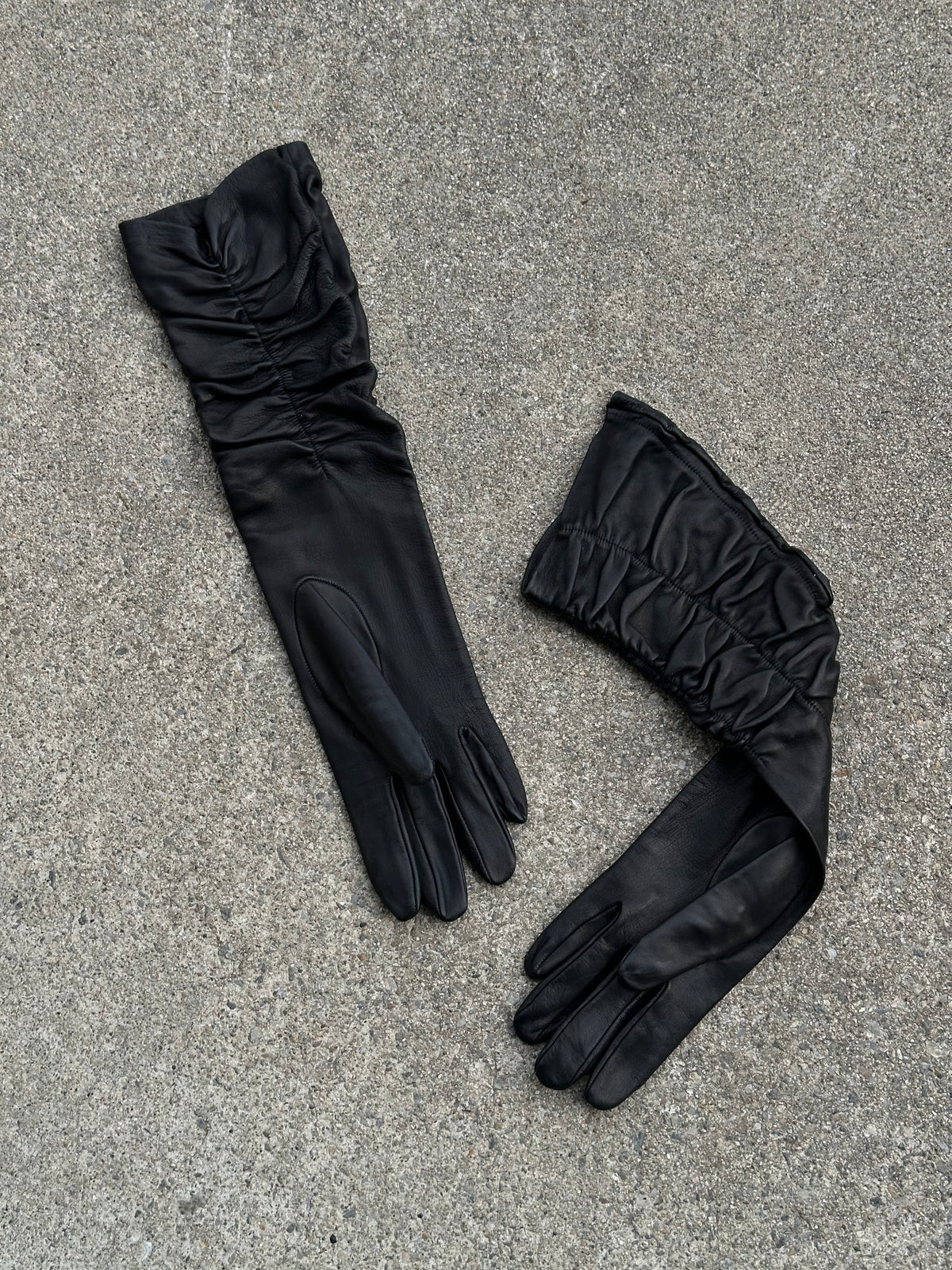 LEATHER GLOVES
