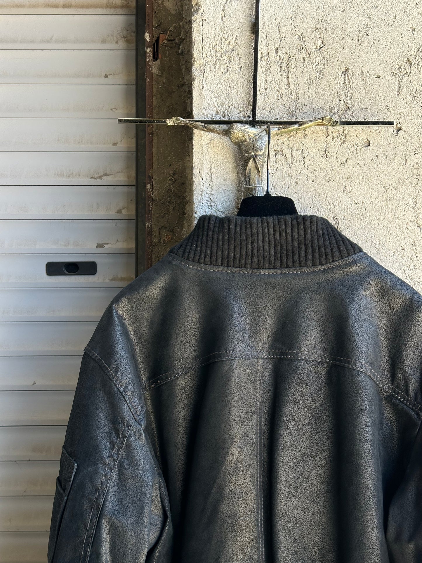 BLACK LEATHER JACKET