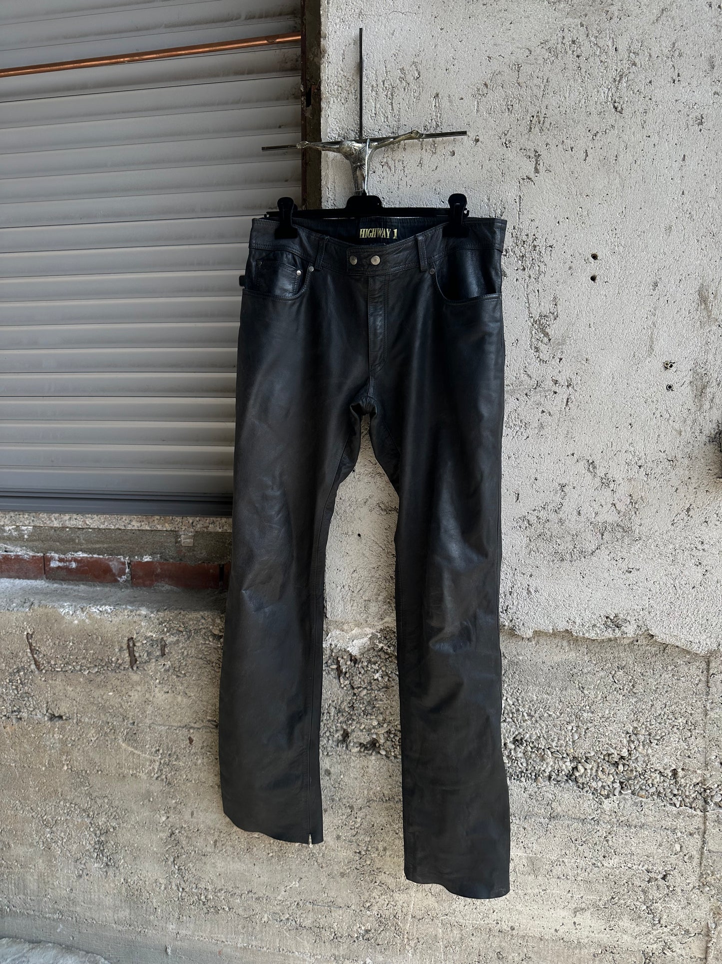 LEATHER PANTS