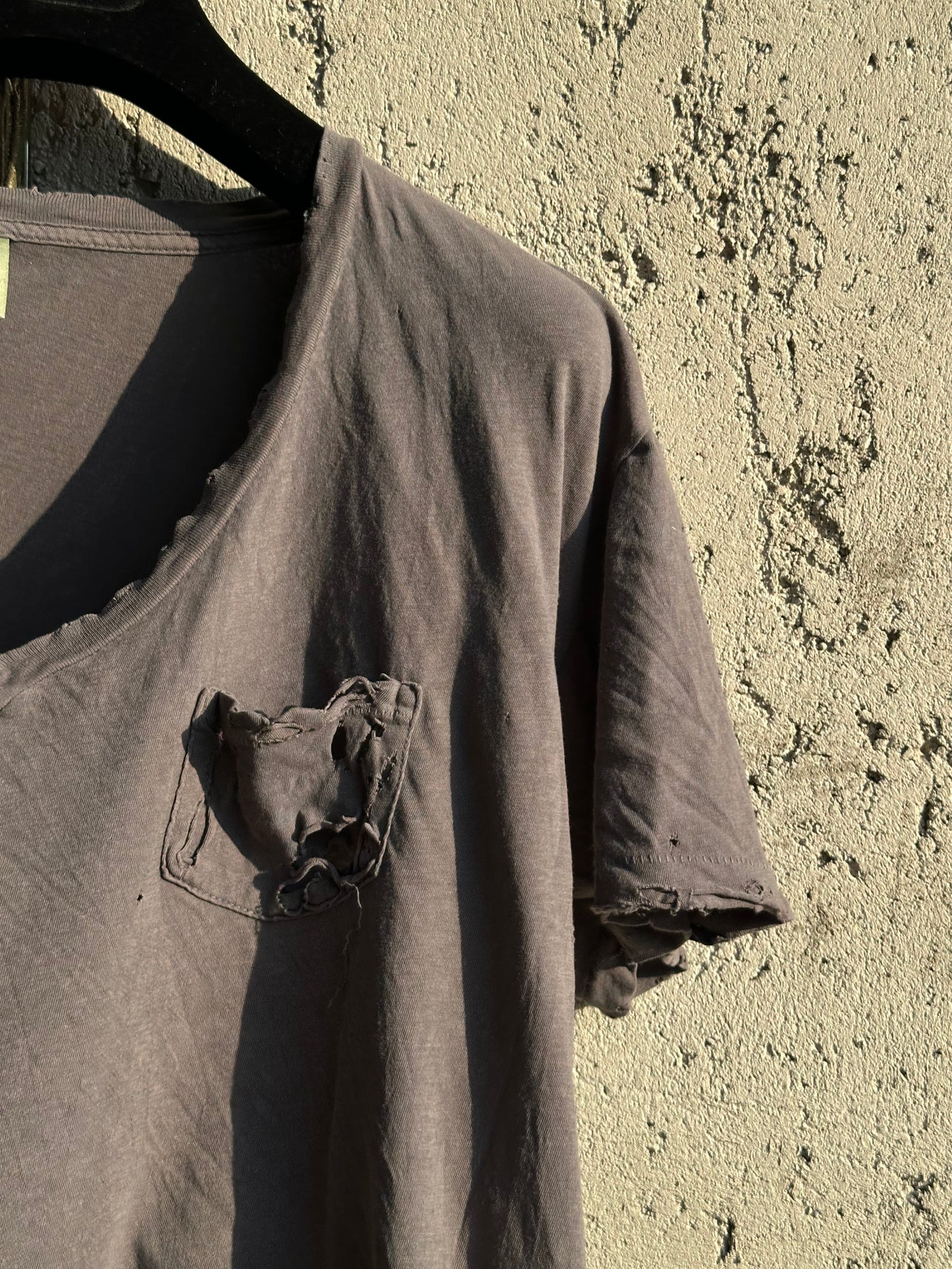 DISTRESSED GREY T-SHIRT
