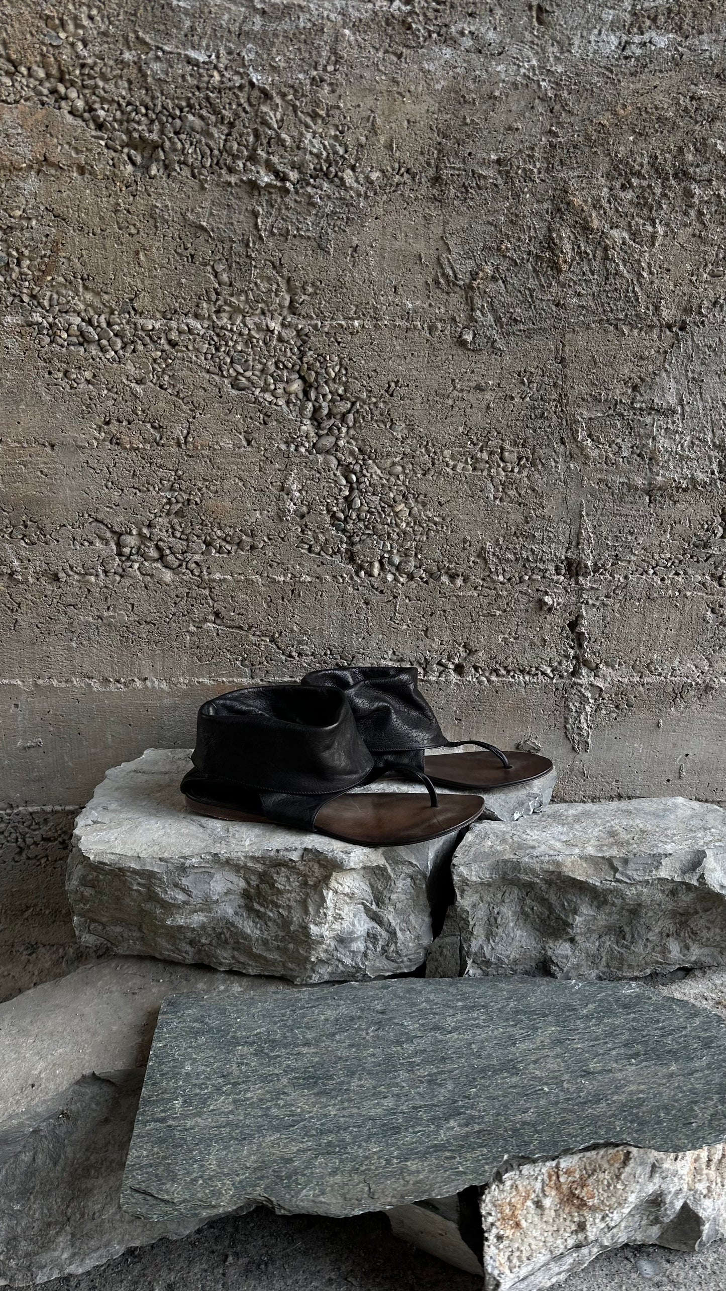 SLOUCHY LEATHER THONG FLATS