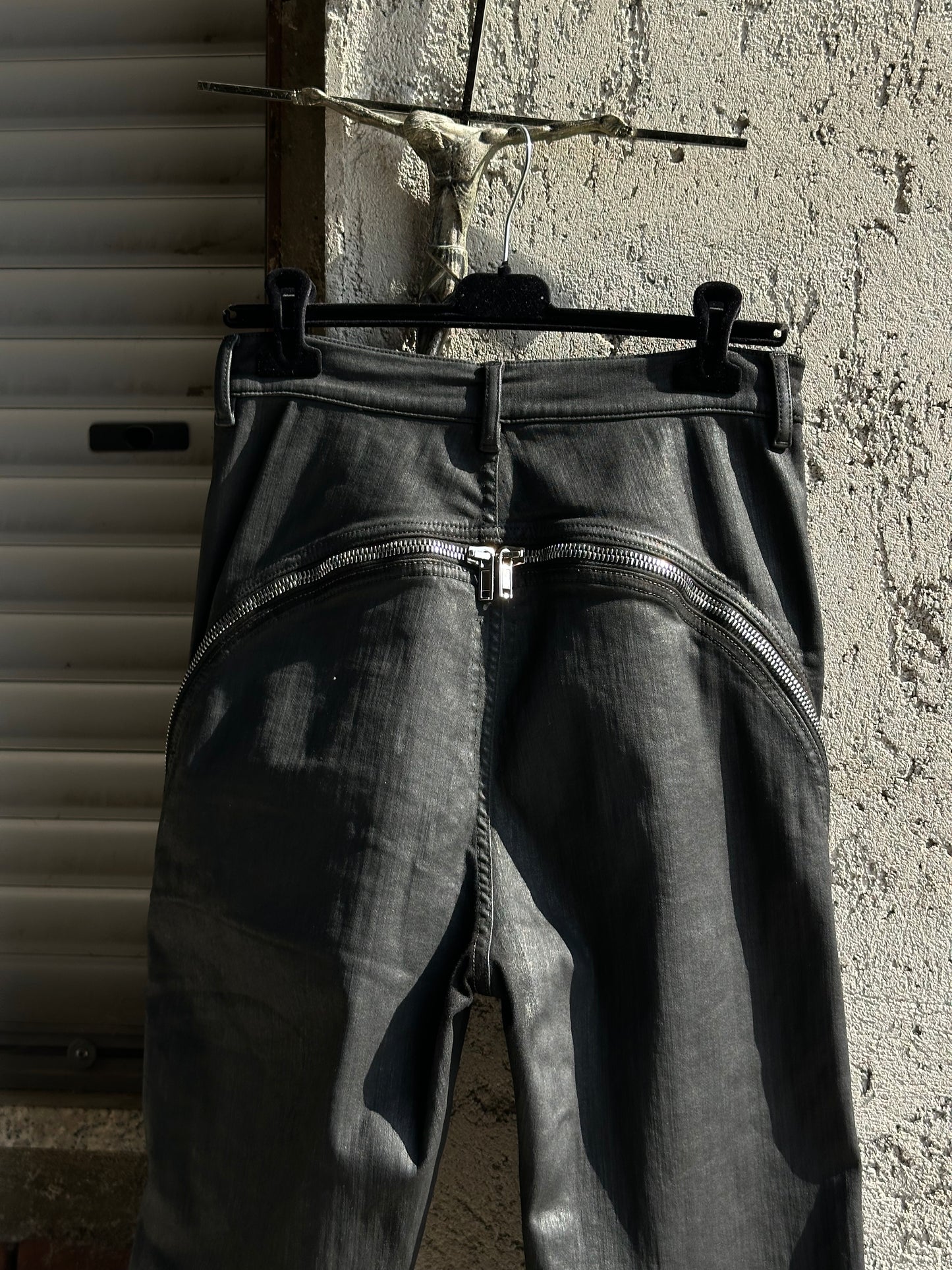 ZIPPED BOLAN WAXED DENIM BLACK PANTS