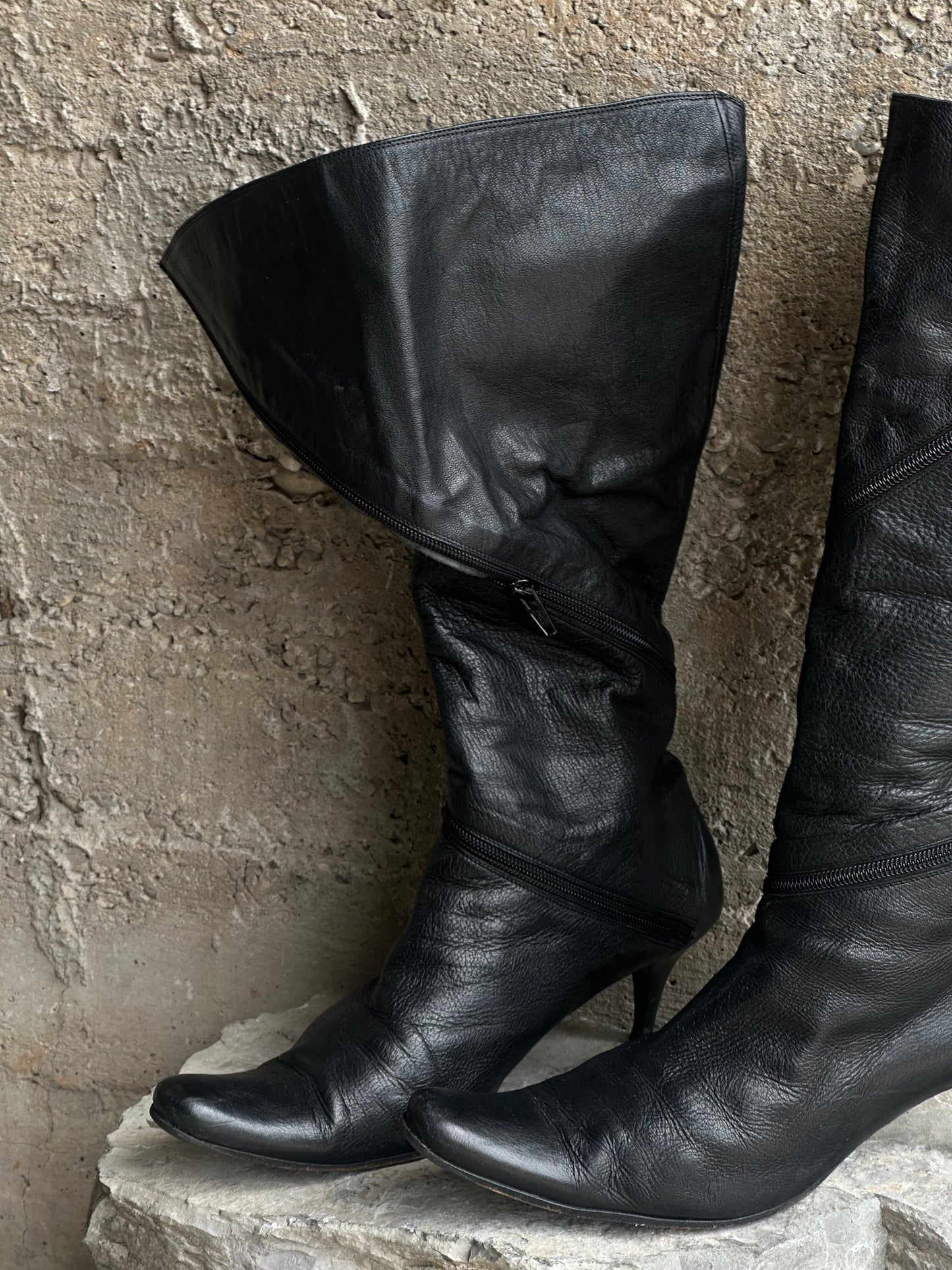 LEATHER TORNADO ZIPPED BOOTS
