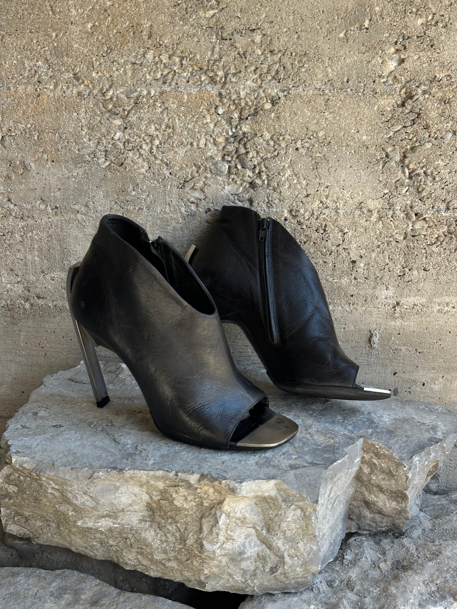VIC MATIÈ LEATHER ALUMINIUM HEELS