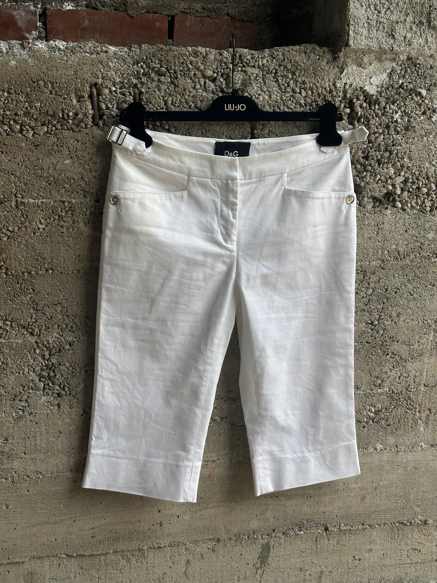 DOLCE & GABBANA WHITE BELTED CAPRI