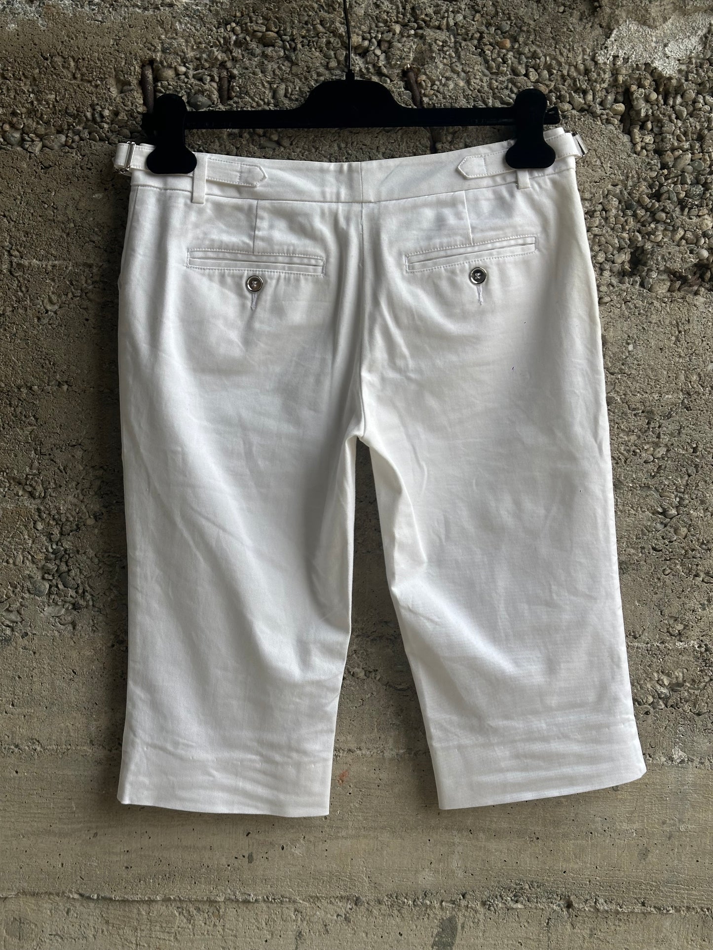 DOLCE & GABBANA WHITE BELTED CAPRI