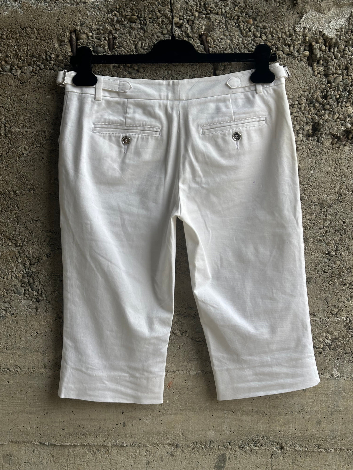 DOLCE & GABBANA WHITE BELTED CAPRI