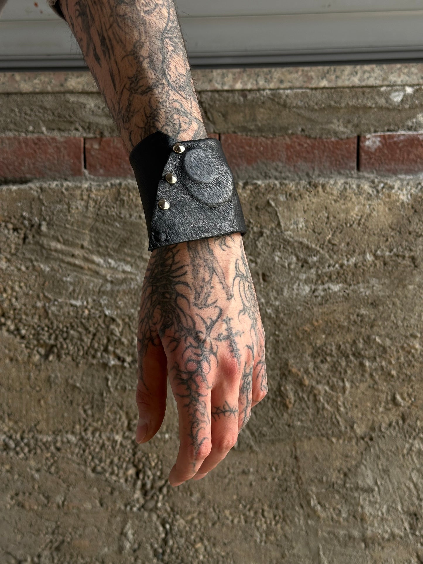 ALEKSANDER CECCO HANDMADE LEATHER STUDDED BRACELET