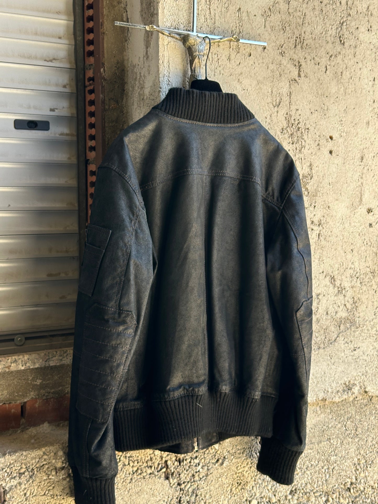 BLACK LEATHER JACKET