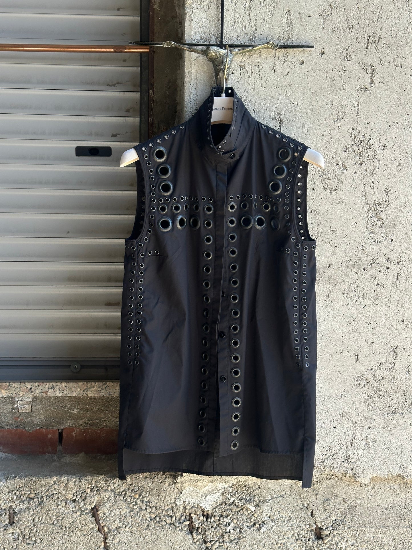 GIVENCHY EYELETS SLEEVELESS SHIRT