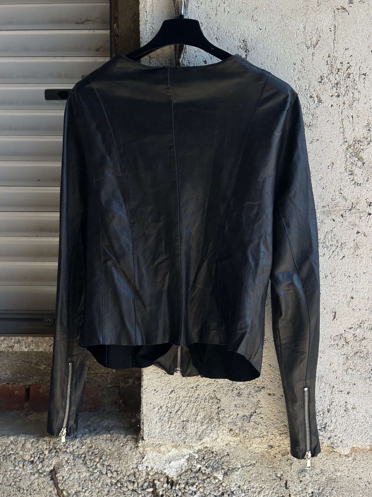 LAMBSKIN ZIPPED OPEN NECK LEATHER JACKET