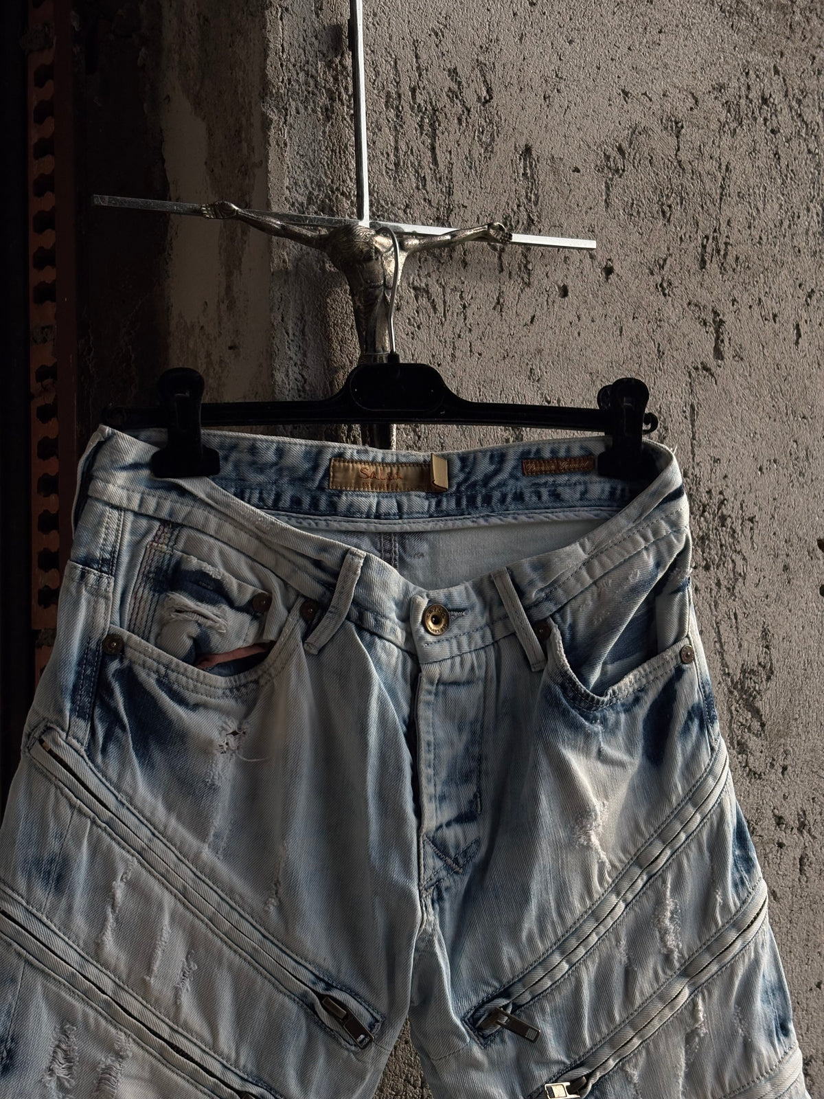 MULTI ZIPPED LIGHTEST DENIM