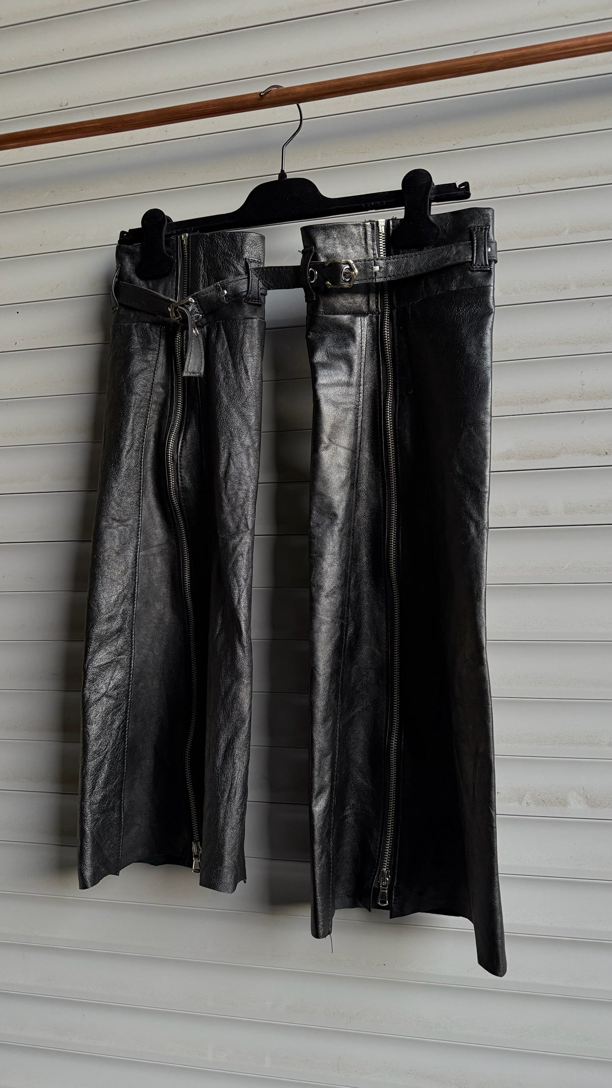 ALEKSANDER CECCO “GLOVYES” LEG WARMERS