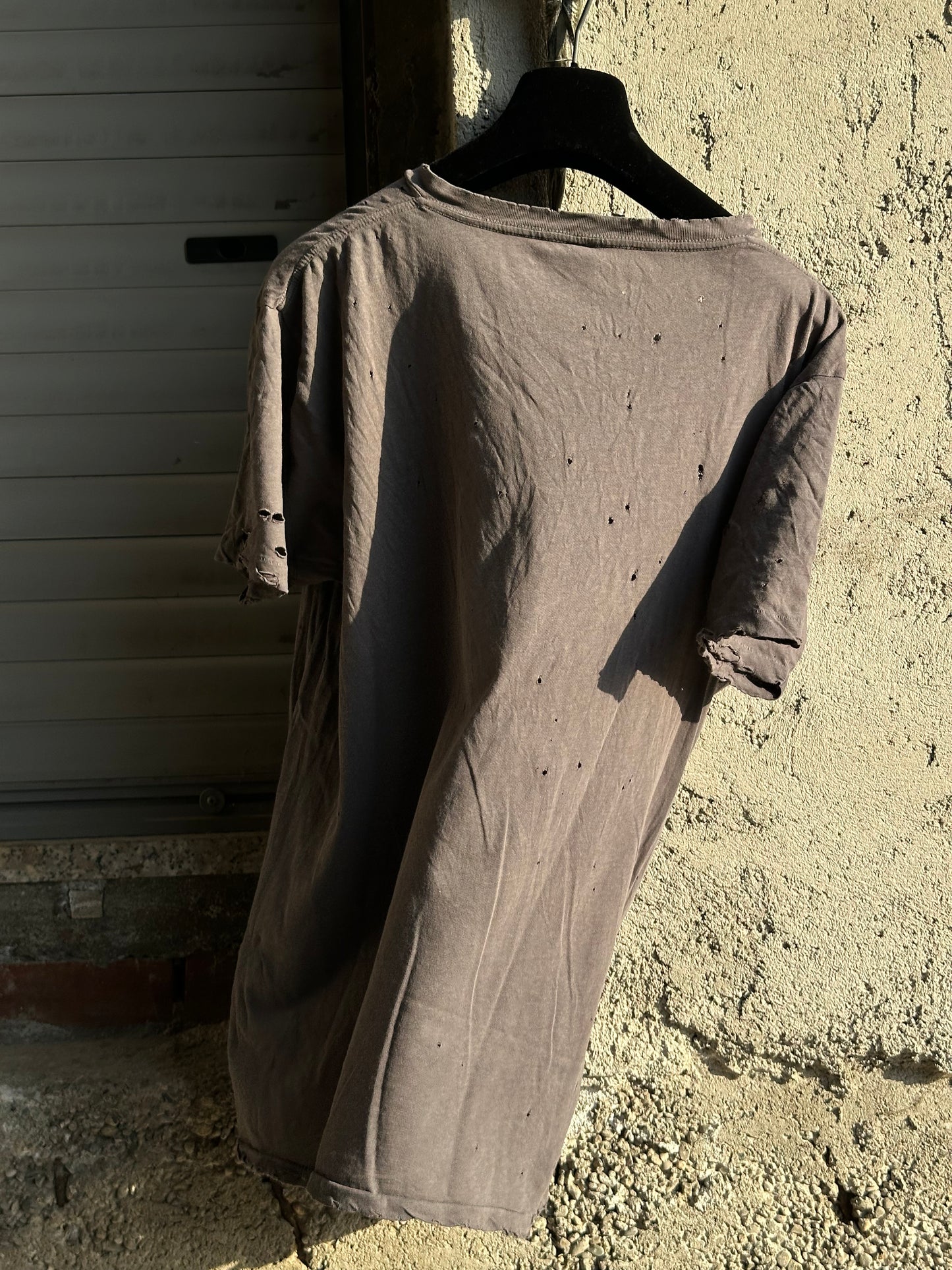 DISTRESSED GREY T-SHIRT