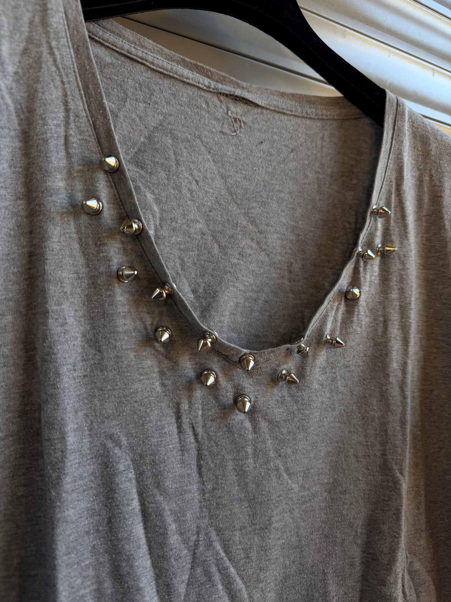 STUDDED T-SHIRT