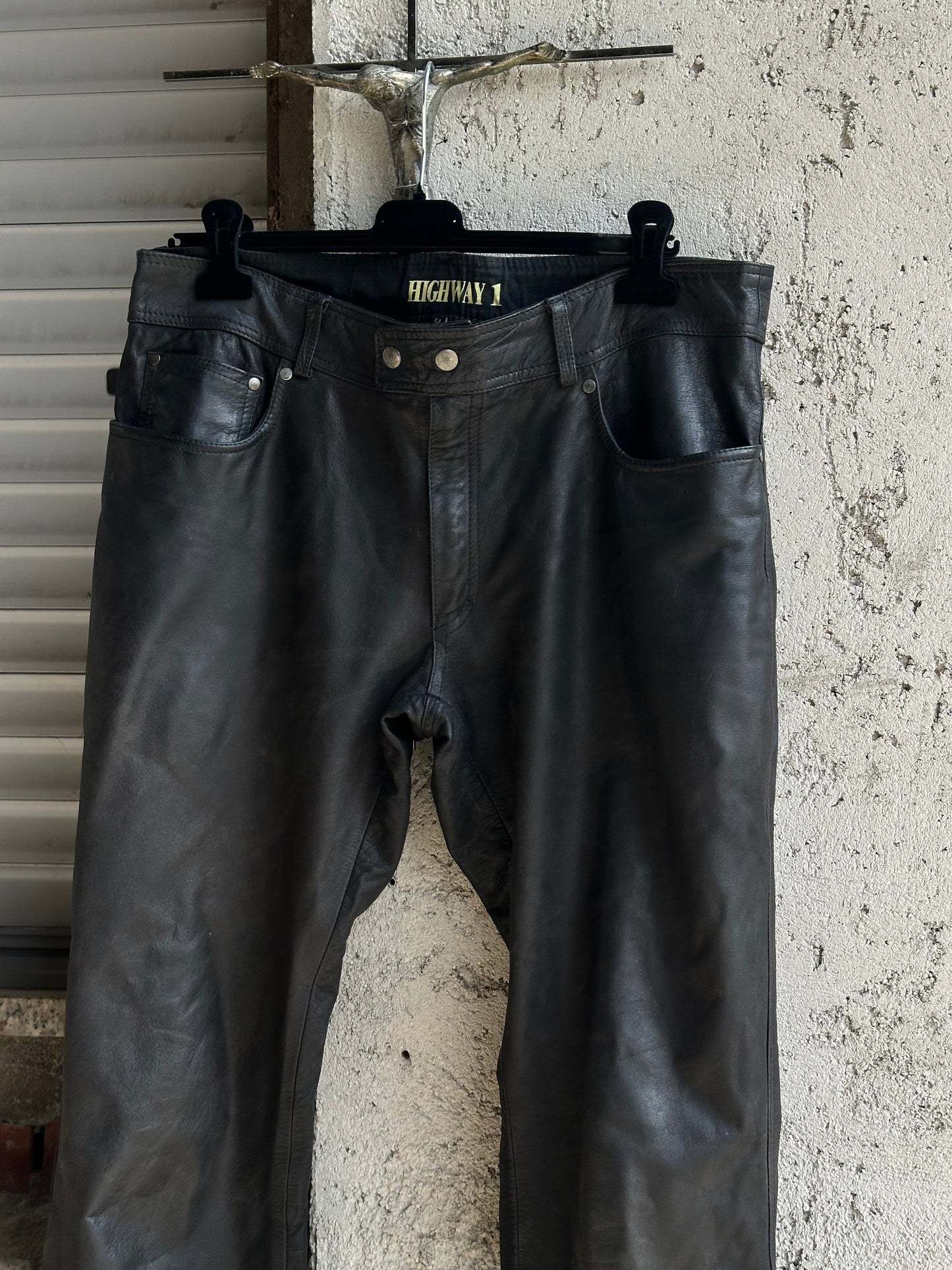 LEATHER PANTS