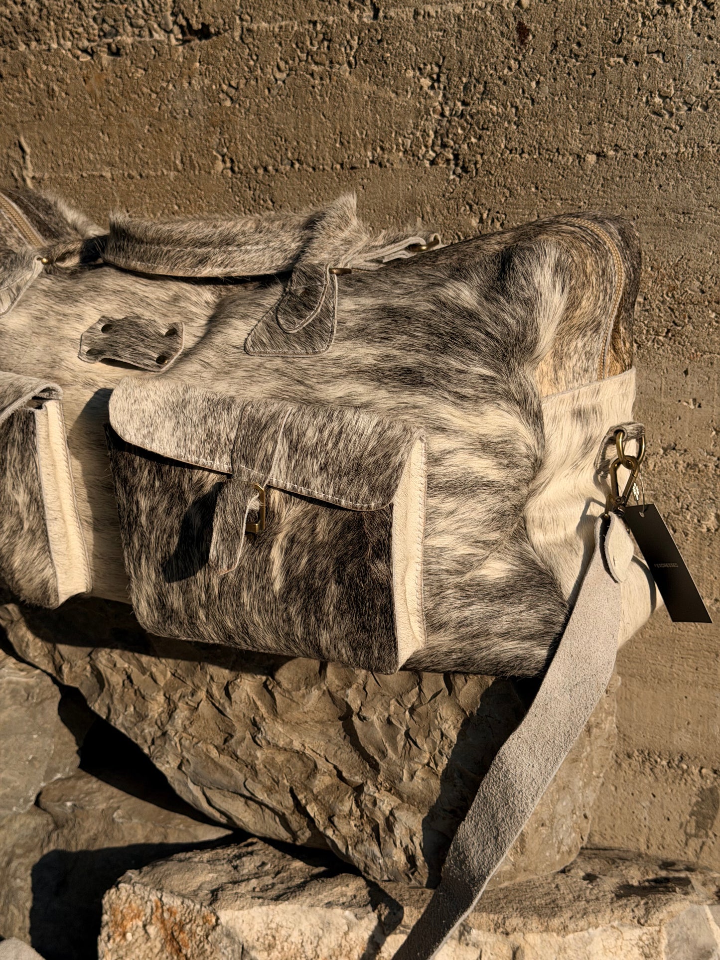 CARGO POCKETS COWHIDE TRAVEL BAG