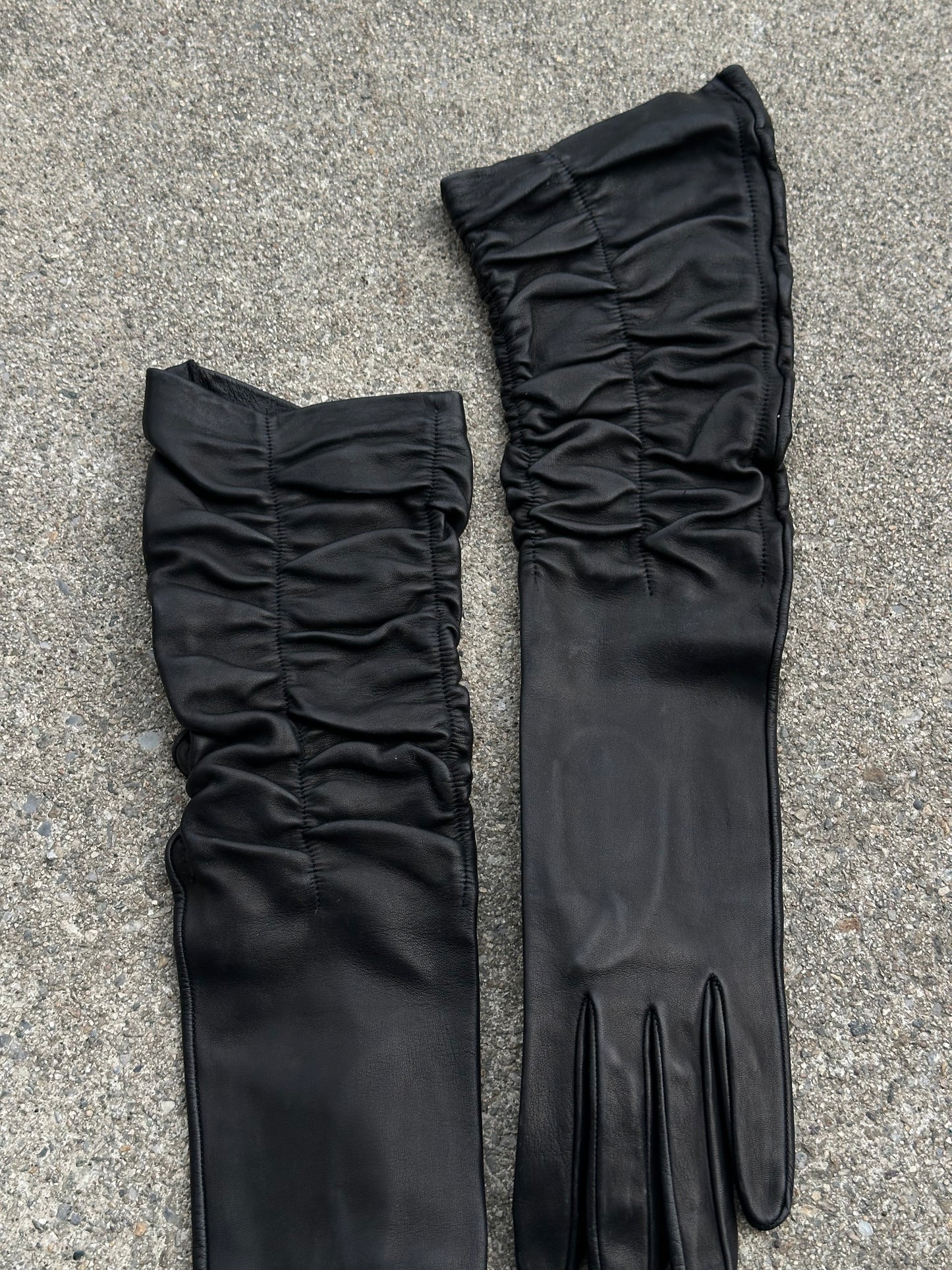 LEATHER GLOVES