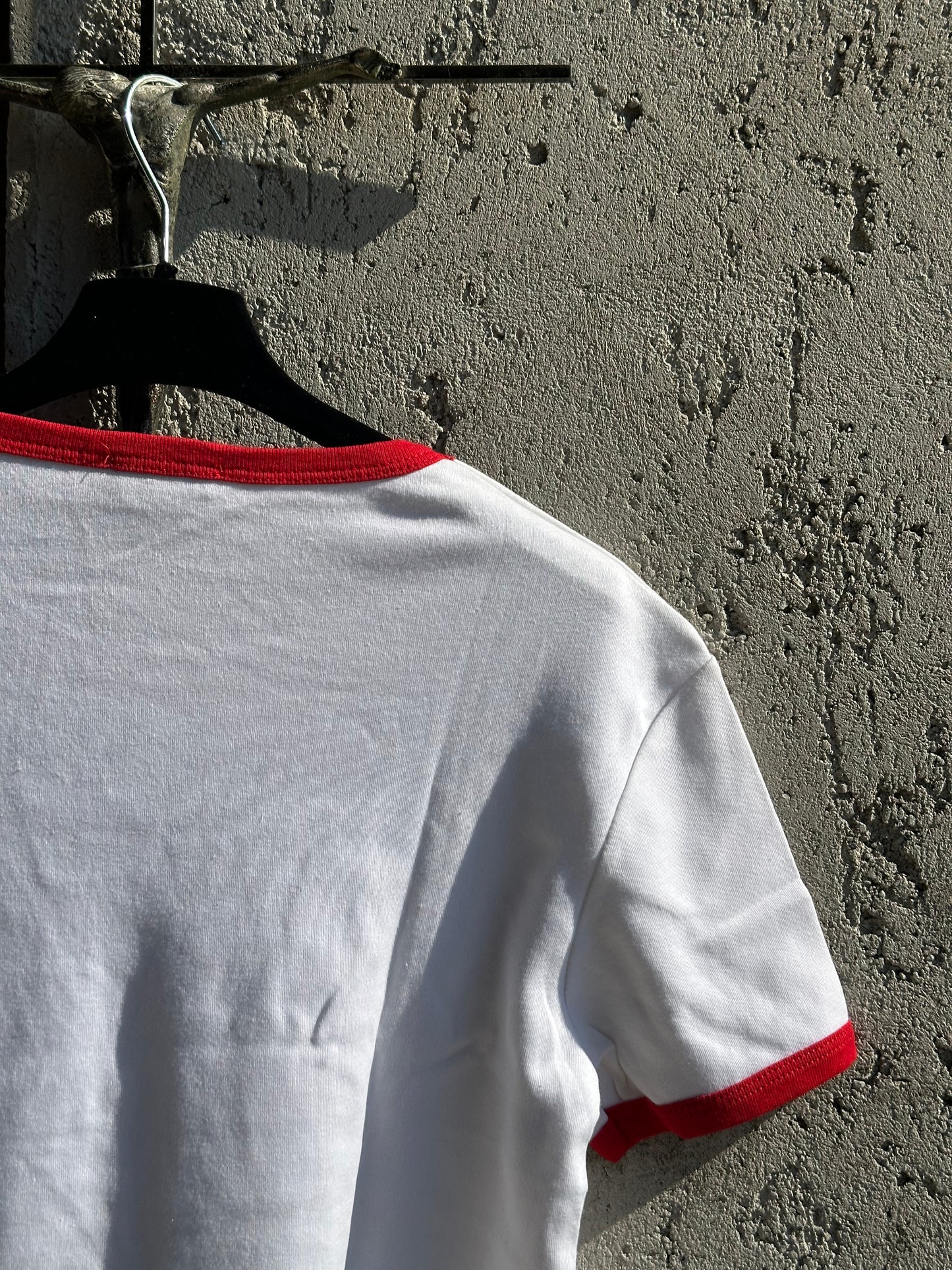 CUT OUT WHITE AND RED T-SHIRT