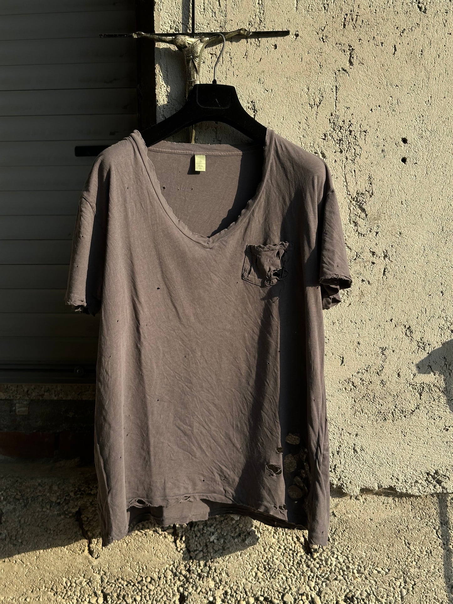 DISTRESSED GREY T-SHIRT