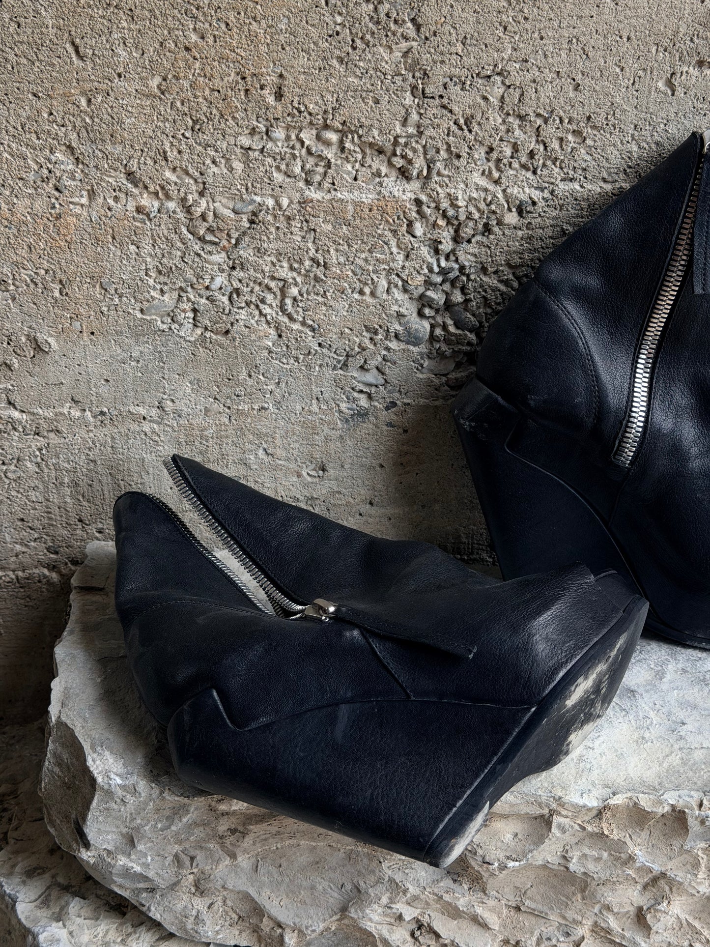 CINZIA ARAIA ZIPPED WEDGE