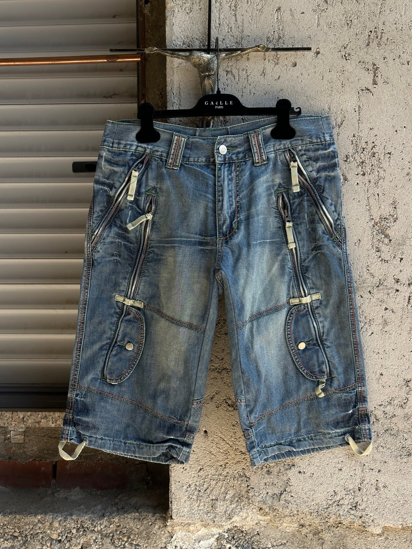 ZIPPED DENIM SHORTS